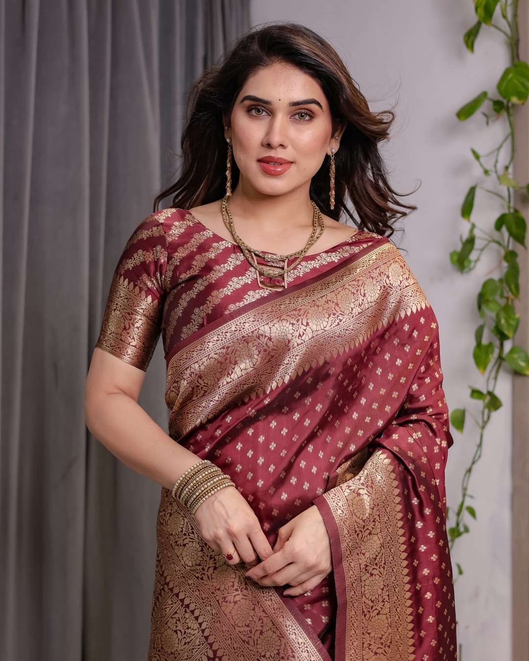 Pure Kanjivaram Silk Saree with Rich Golden Zari Weaving & Traditional Floral Pallu | 5.5m Saree + 0.8m Blouse (Pack of 1)