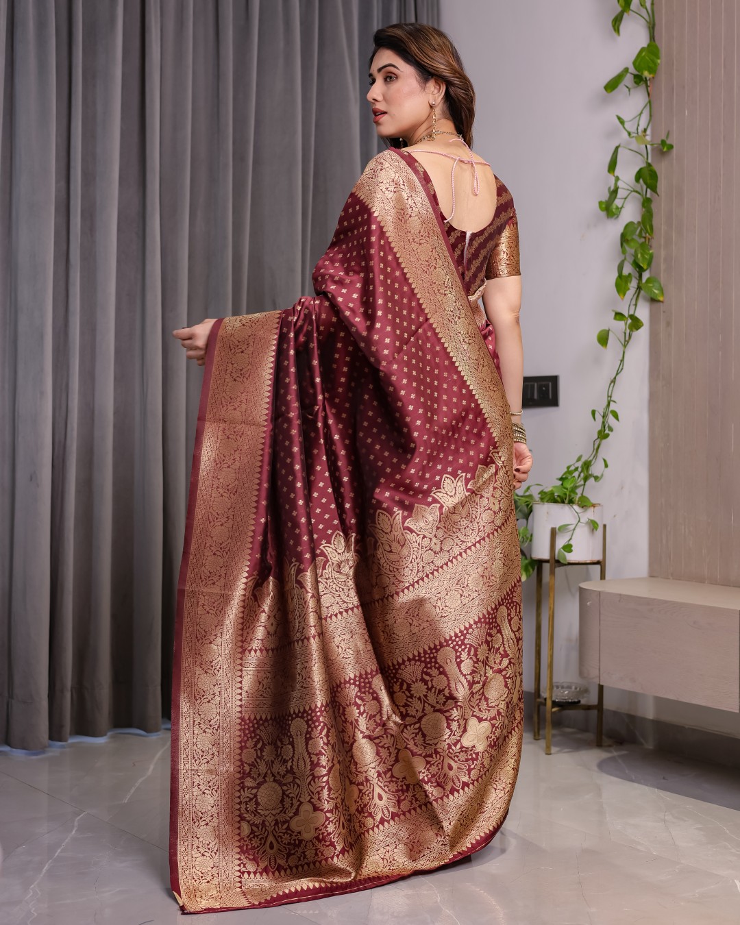 Pure Kanjivaram Silk Saree with Rich Golden Zari Weaving & Traditional Floral Pallu | 5.5m Saree + 0.8m Blouse (Pack of 1)