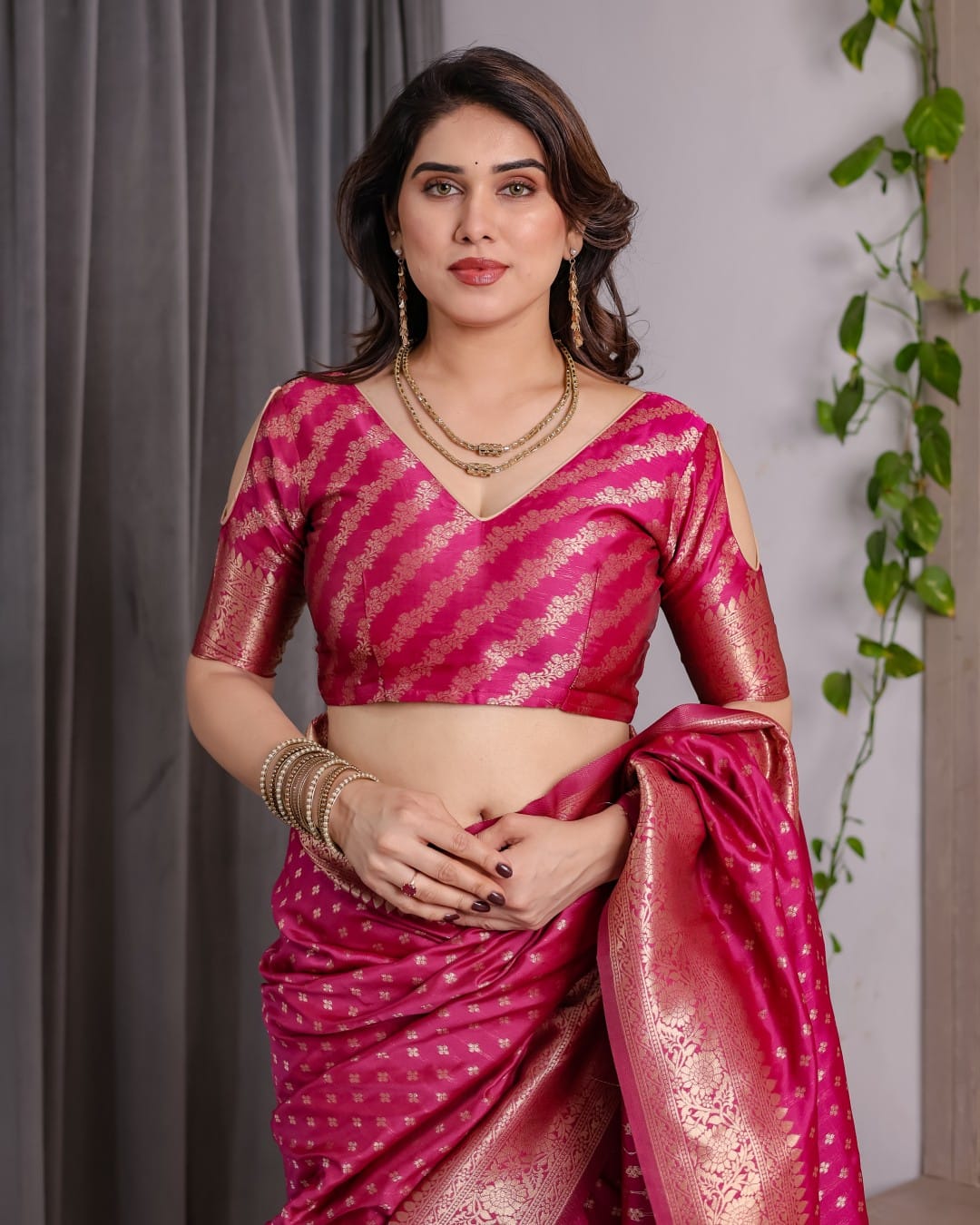 Pure Kanjivaram Silk Saree with Rich Golden Zari Weaving & Traditional Floral Pallu | 5.5m Saree + 0.8m Blouse (Pack of 1)