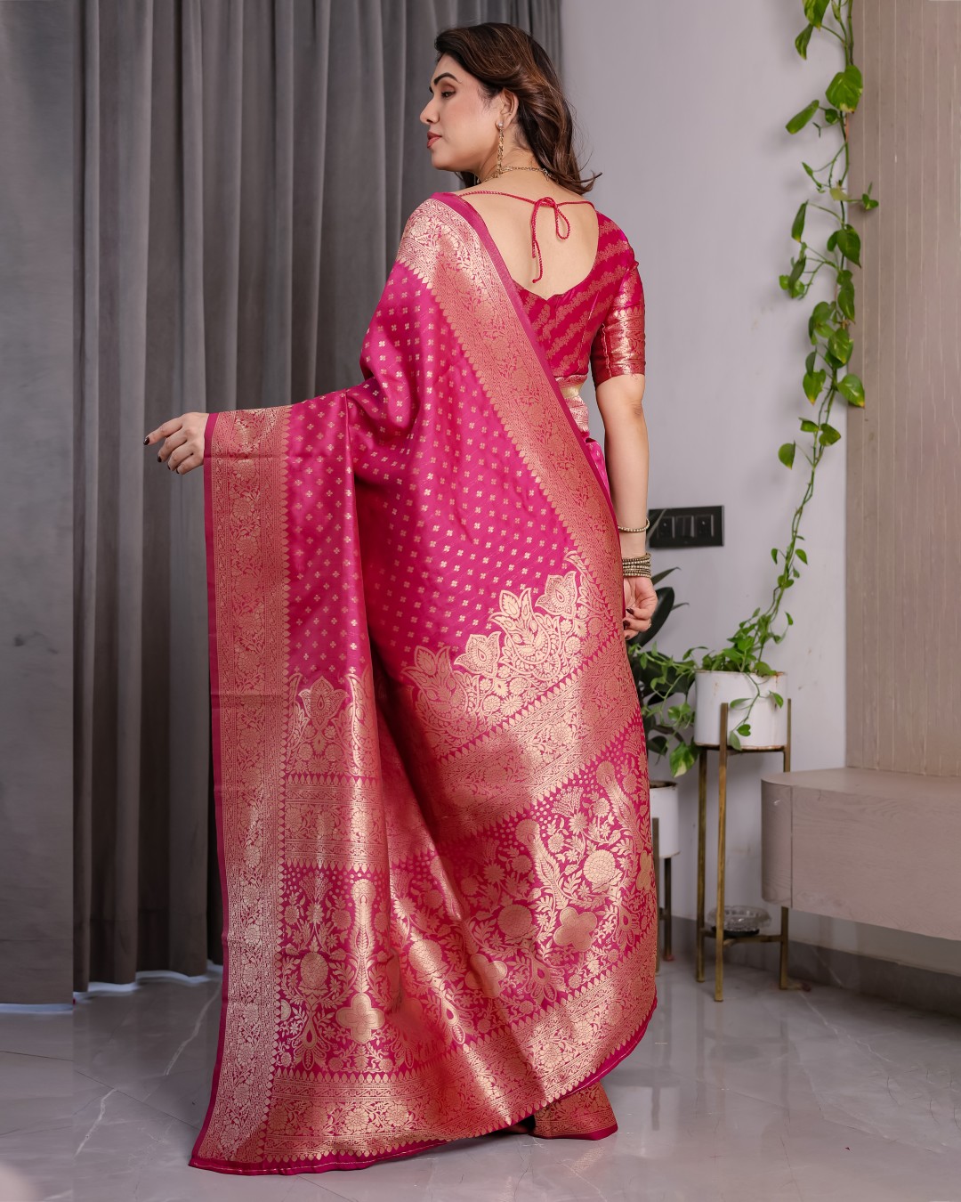 Pure Kanjivaram Silk Saree with Rich Golden Zari Weaving & Traditional Floral Pallu | 5.5m Saree + 0.8m Blouse (Pack of 1)