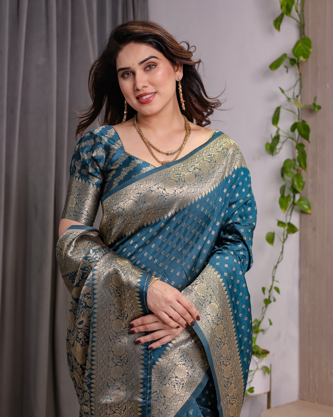 Pure Kanjivaram Silk Saree with Rich Golden Zari Weaving & Traditional Floral Pallu | 5.5m Saree + 0.8m Blouse (Pack of 1)