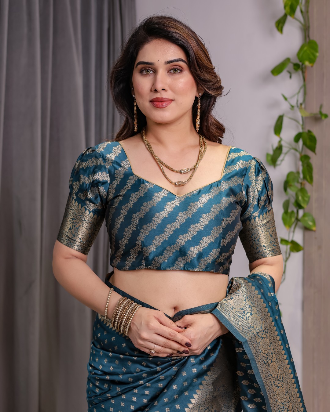 Pure Kanjivaram Silk Saree with Rich Golden Zari Weaving & Traditional Floral Pallu | 5.5m Saree + 0.8m Blouse (Pack of 1)