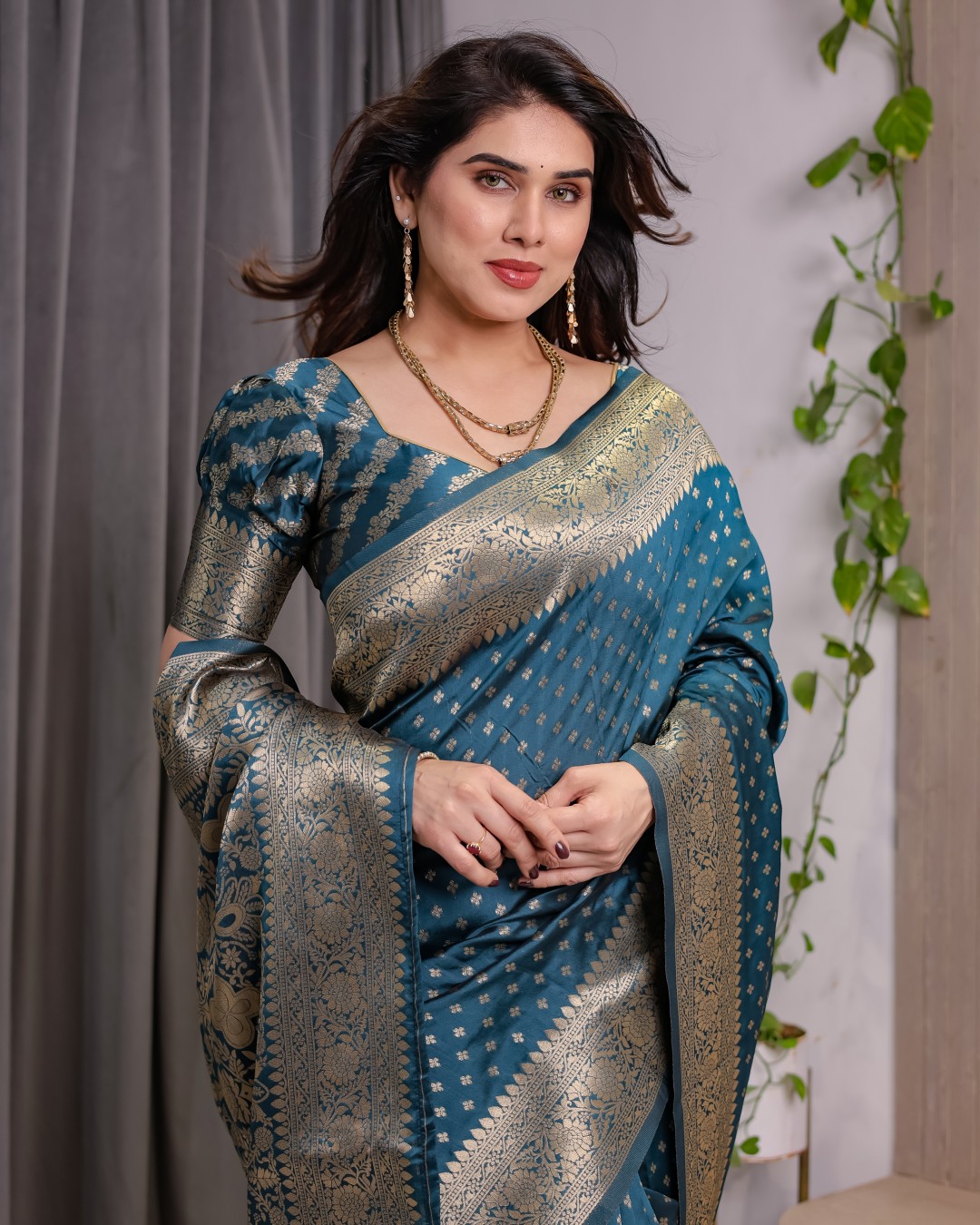 Pure Kanjivaram Silk Saree with Rich Golden Zari Weaving & Traditional Floral Pallu | 5.5m Saree + 0.8m Blouse (Pack of 1)