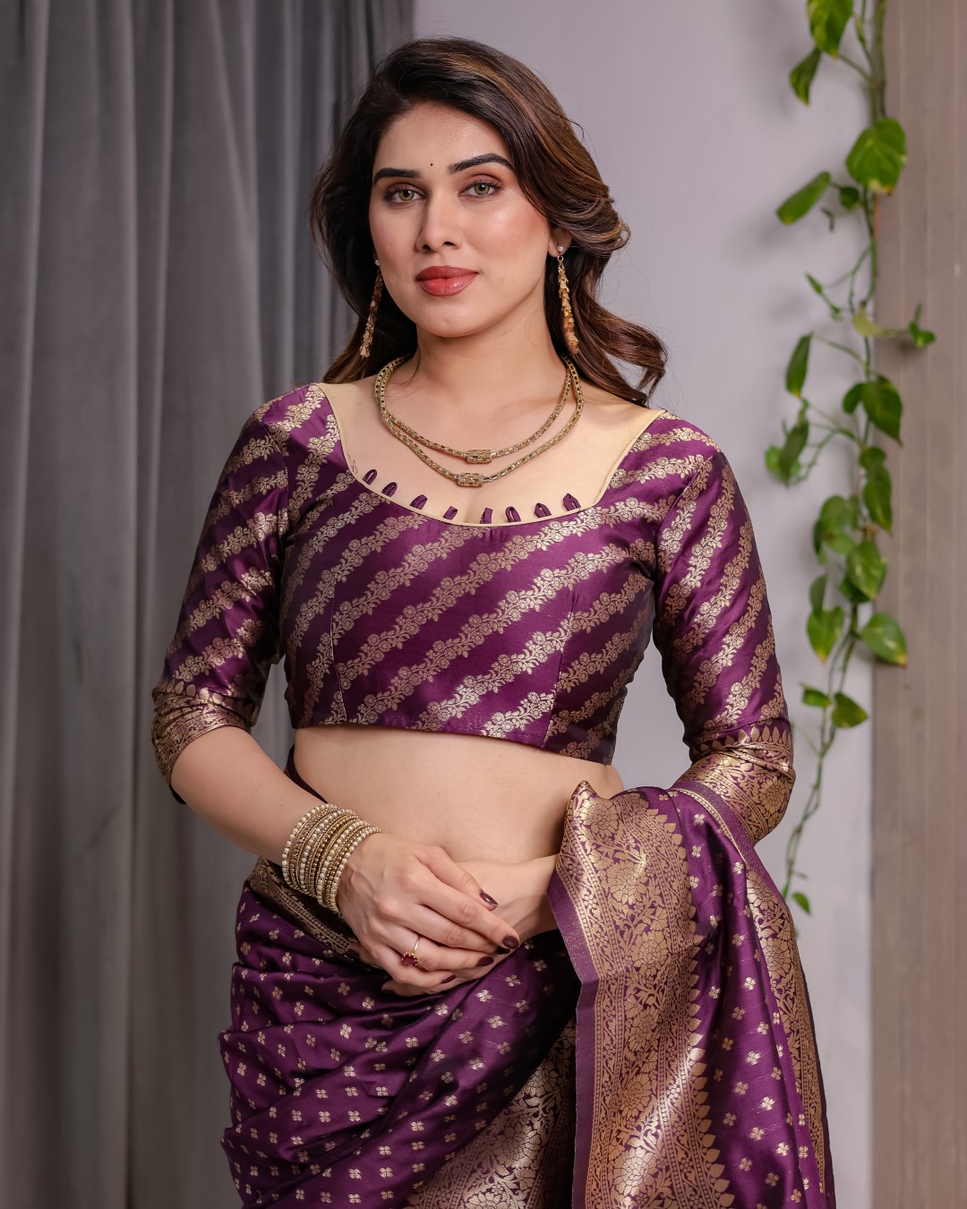 Pure Kanjivaram Silk Saree with Rich Golden Zari Weaving & Traditional Floral Pallu | 5.5m Saree + 0.8m Blouse (Pack of 1)