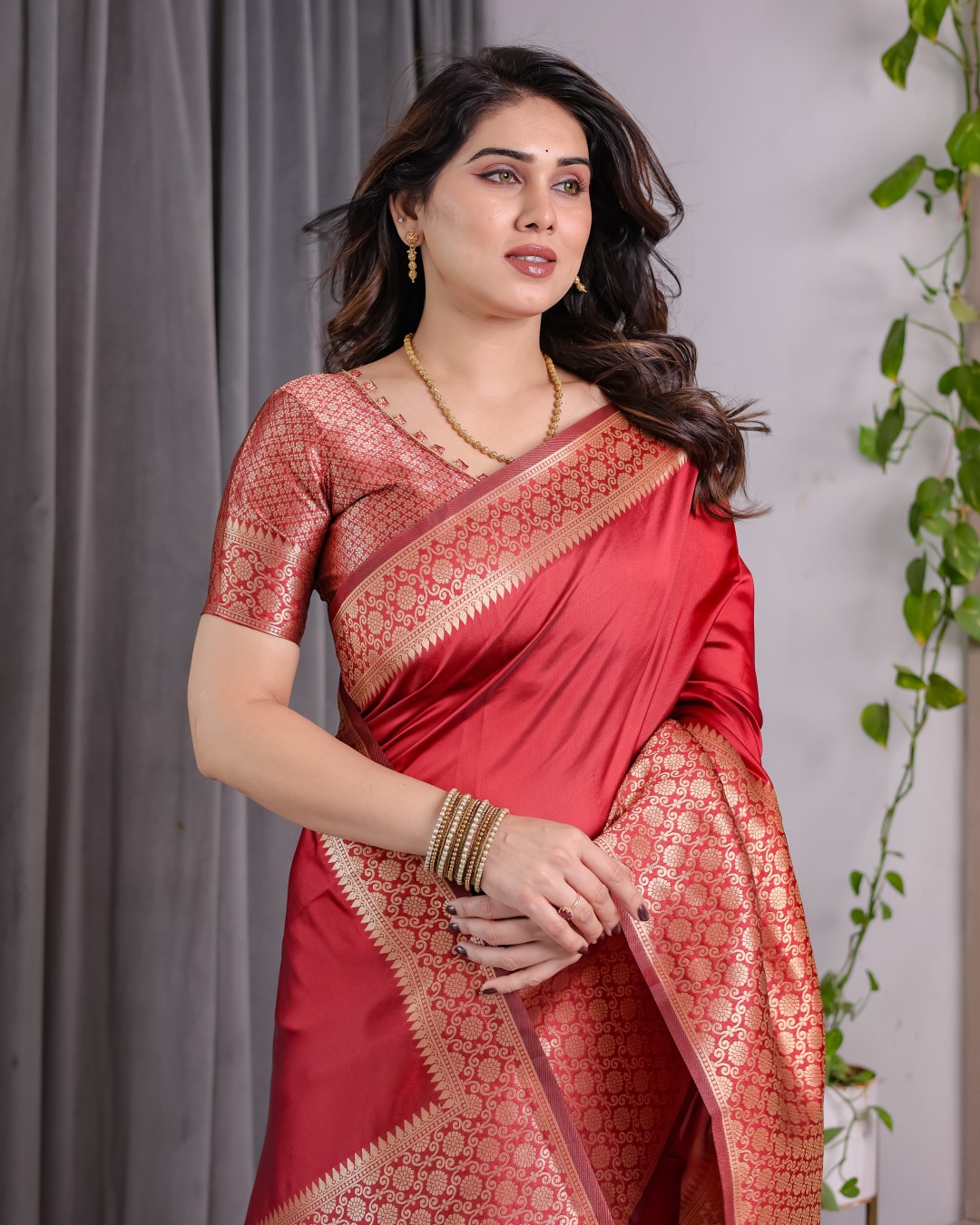 Pure Kanjivaram Silk Saree with All-Over Golden Jacquard Weaving & Designer Blouse | 5.5m Saree + 0.8m Blouse Piece(Pack of 1)