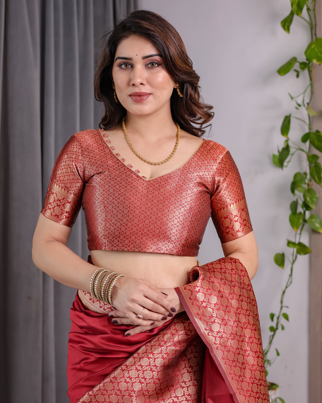 Pure Kanjivaram Silk Saree with All-Over Golden Jacquard Weaving & Designer Blouse | 5.5m Saree + 0.8m Blouse Piece(Pack of 1)