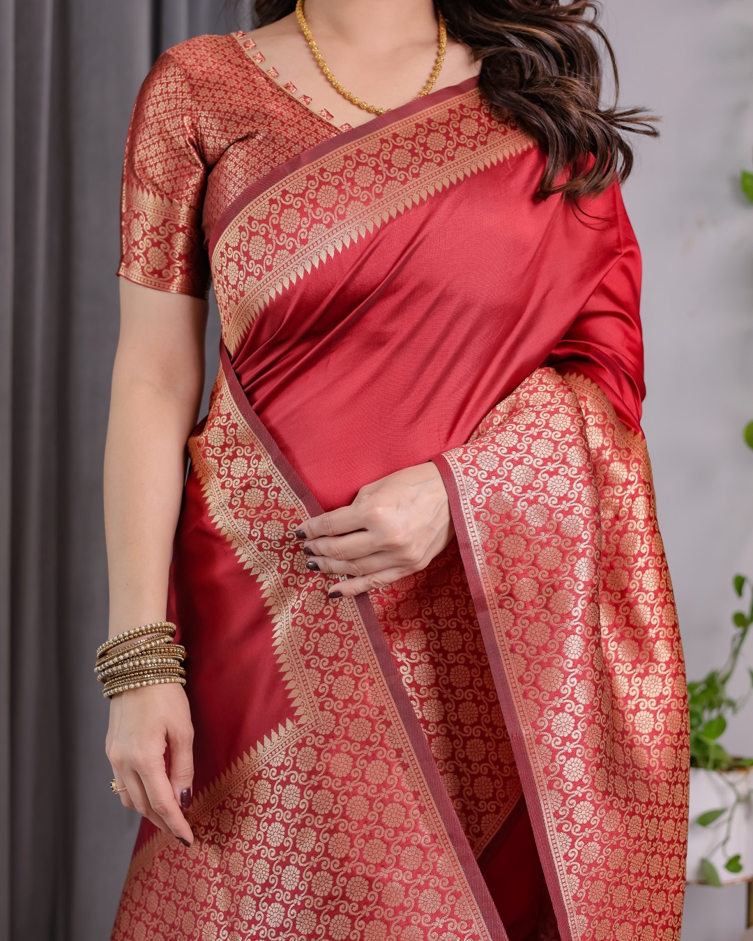Pure Kanjivaram Silk Saree with All-Over Golden Jacquard Weaving & Designer Blouse | 5.5m Saree + 0.8m Blouse Piece(Pack of 1)