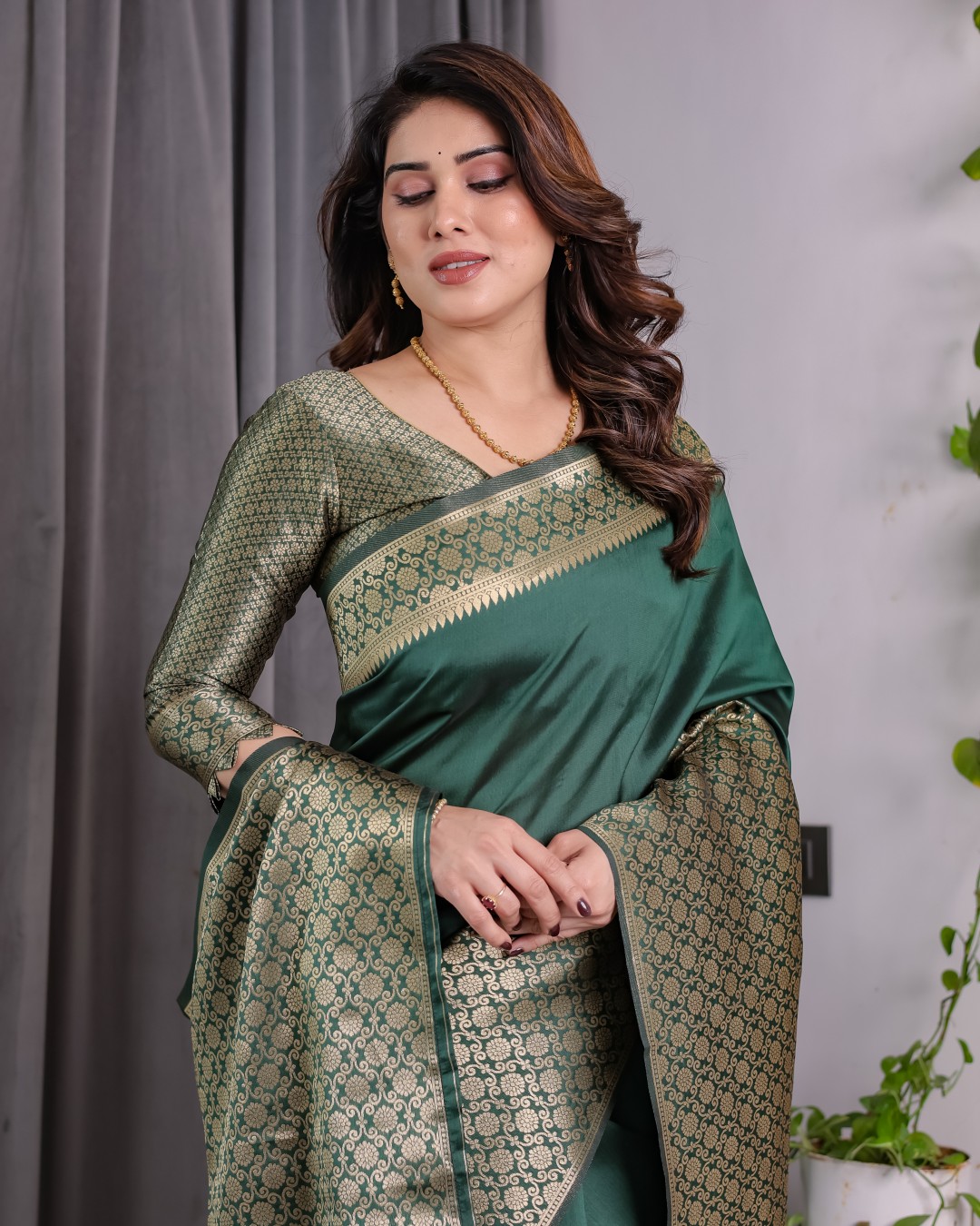 Pure Kanjivaram Silk Saree with All-Over Golden Jacquard Weaving & Designer Blouse | 5.5m Saree + 0.8m Blouse Piece(Pack of 1)