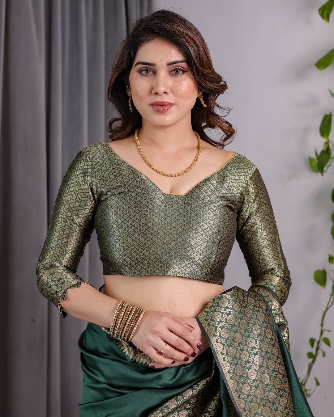 Pure Kanjivaram Silk Saree with All-Over Golden Jacquard Weaving & Designer Blouse | 5.5m Saree + 0.8m Blouse Piece(Pack of 1)