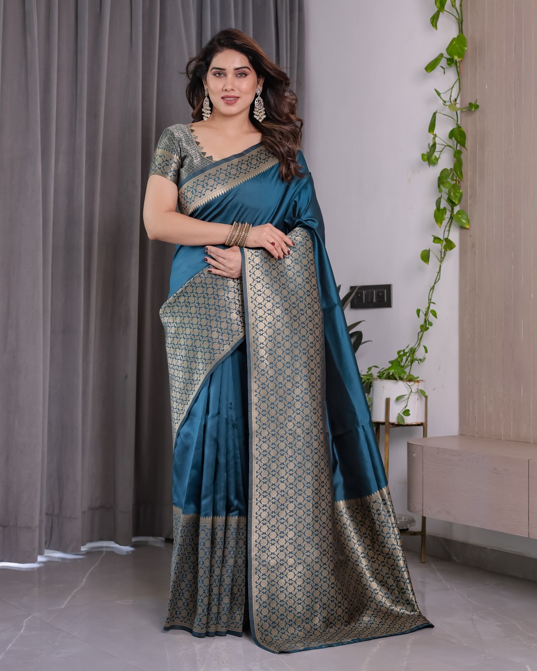 Pure Kanjivaram Silk Saree with All-Over Golden Jacquard Weaving & Designer Blouse | 5.5m Saree + 0.8m Blouse Piece(Pack of 1)