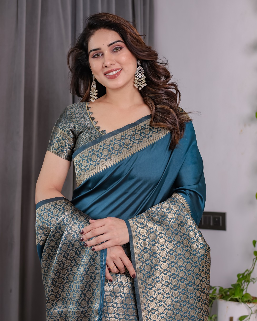 Pure Kanjivaram Silk Saree with All-Over Golden Jacquard Weaving & Designer Blouse | 5.5m Saree + 0.8m Blouse Piece(Pack of 1)