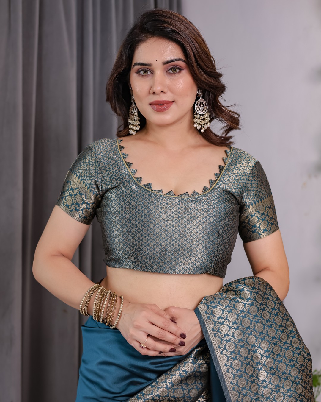 Pure Kanjivaram Silk Saree with All-Over Golden Jacquard Weaving & Designer Blouse | 5.5m Saree + 0.8m Blouse Piece(Pack of 1)