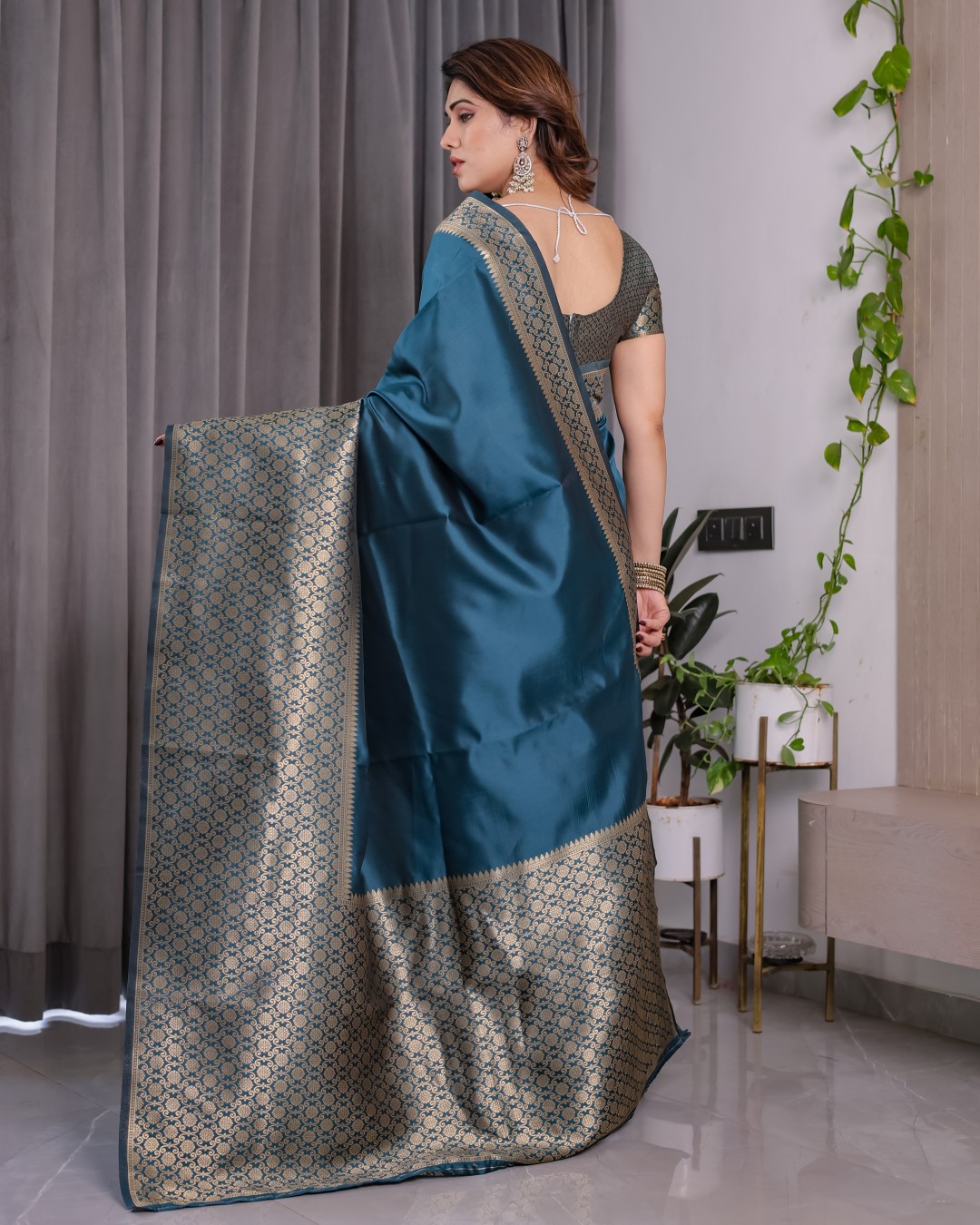 Pure Kanjivaram Silk Saree with All-Over Golden Jacquard Weaving & Designer Blouse | 5.5m Saree + 0.8m Blouse Piece(Pack of 1)
