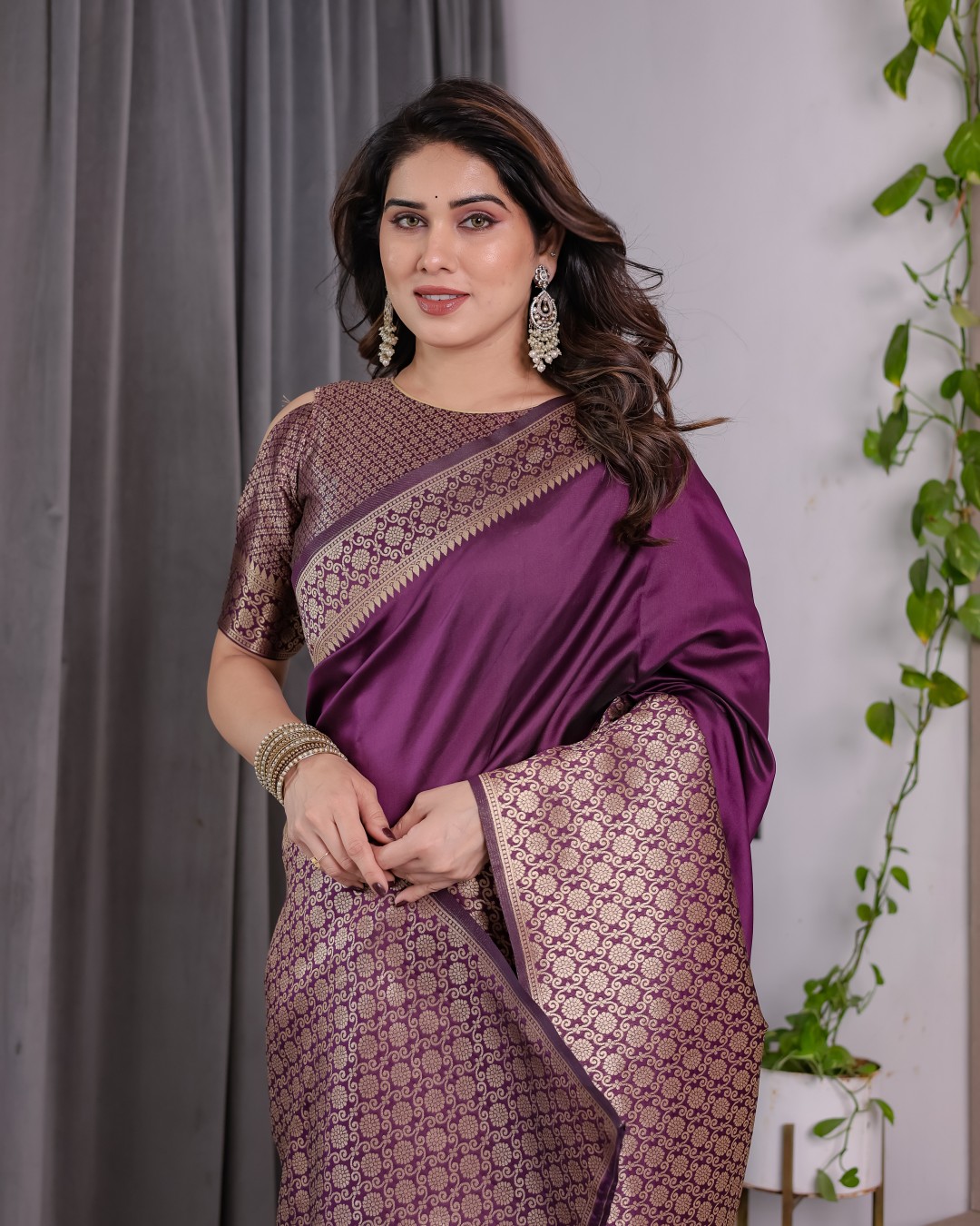 Pure Kanjivaram Silk Saree with All-Over Golden Jacquard Weaving & Designer Blouse | 5.5m Saree + 0.8m Blouse Piece(Pack of 1)