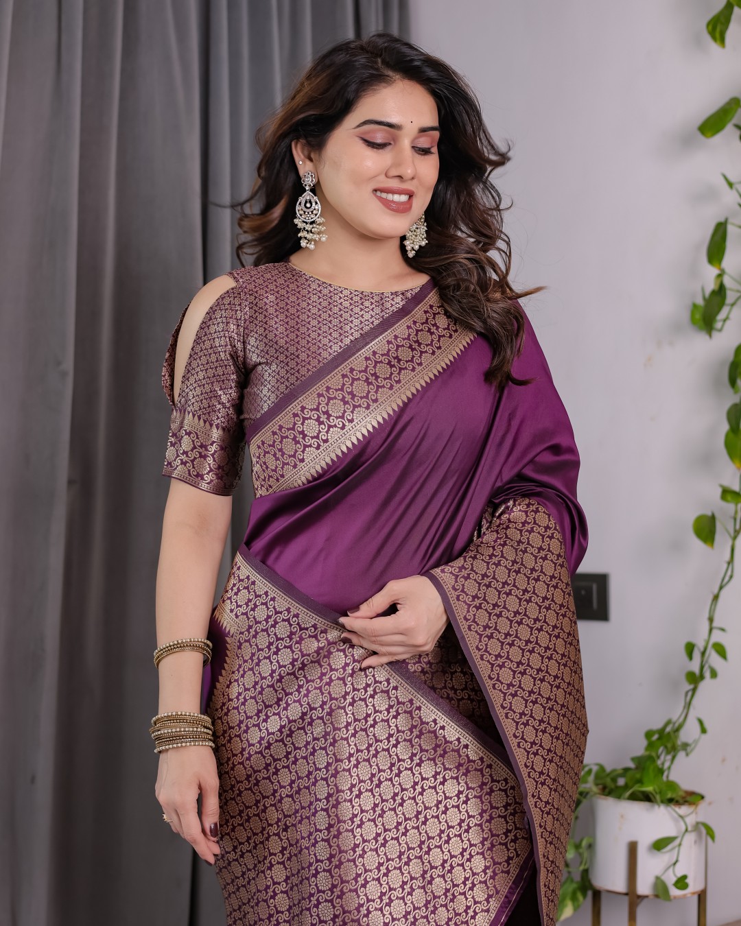 Pure Kanjivaram Silk Saree with All-Over Golden Jacquard Weaving & Designer Blouse | 5.5m Saree + 0.8m Blouse Piece(Pack of 1)