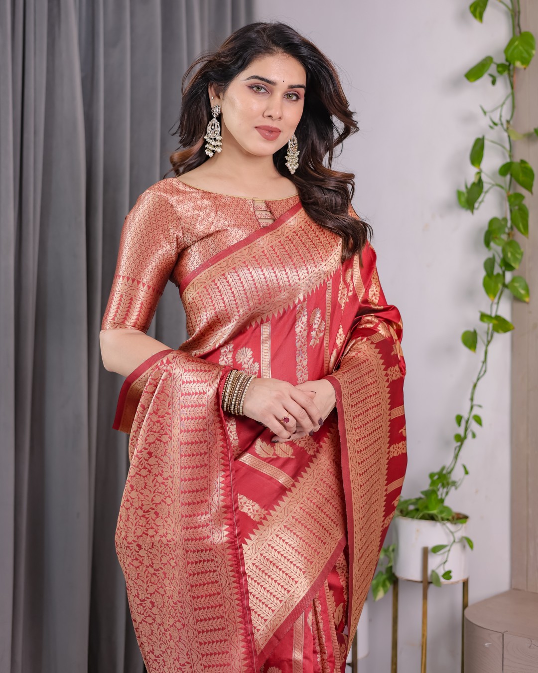 Pure Kanjivaram Silk Saree with Gold Striped Floral Pallu & Heavy Zari Border | 5.5m Saree + 0.8m Jacquard Blouse Piece(Pack of 1)