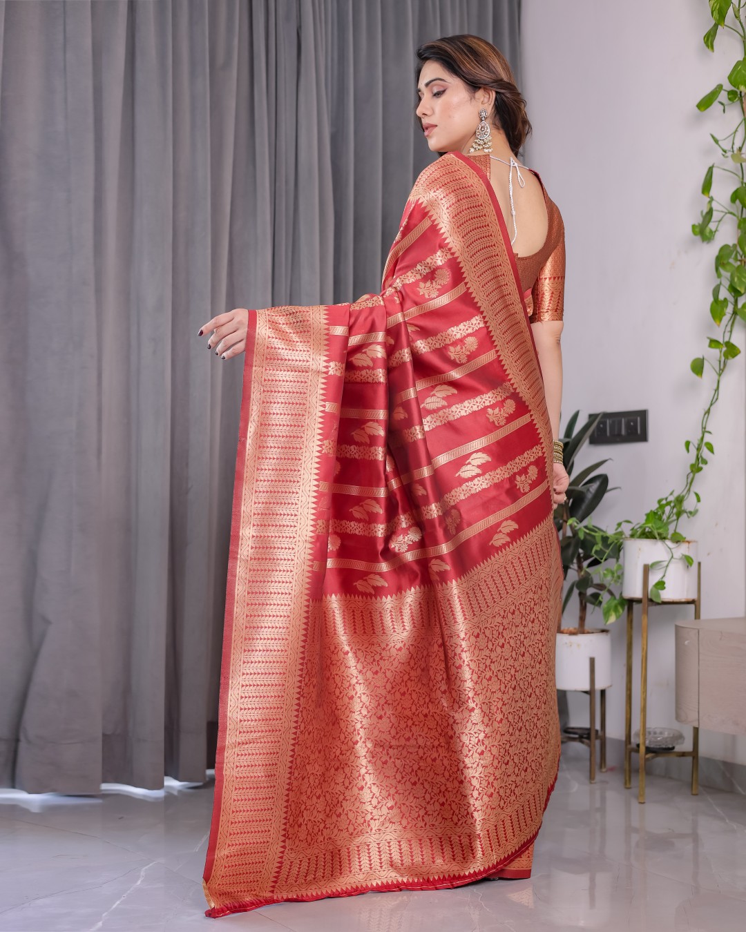 Pure Kanjivaram Silk Saree with Gold Striped Floral Pallu & Heavy Zari Border | 5.5m Saree + 0.8m Jacquard Blouse Piece(Pack of 1)