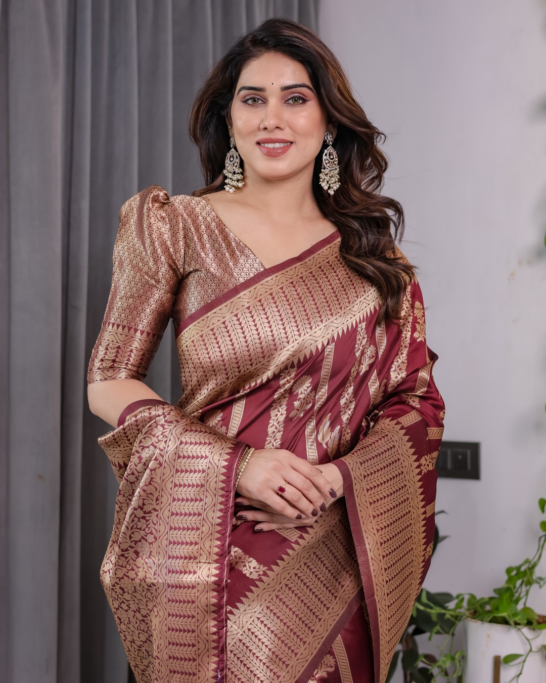 Pure Kanjivaram Silk Saree with Gold Striped Floral Pallu & Heavy Zari Border | 5.5m Saree + 0.8m Jacquard Blouse Piece(Pack of 1)