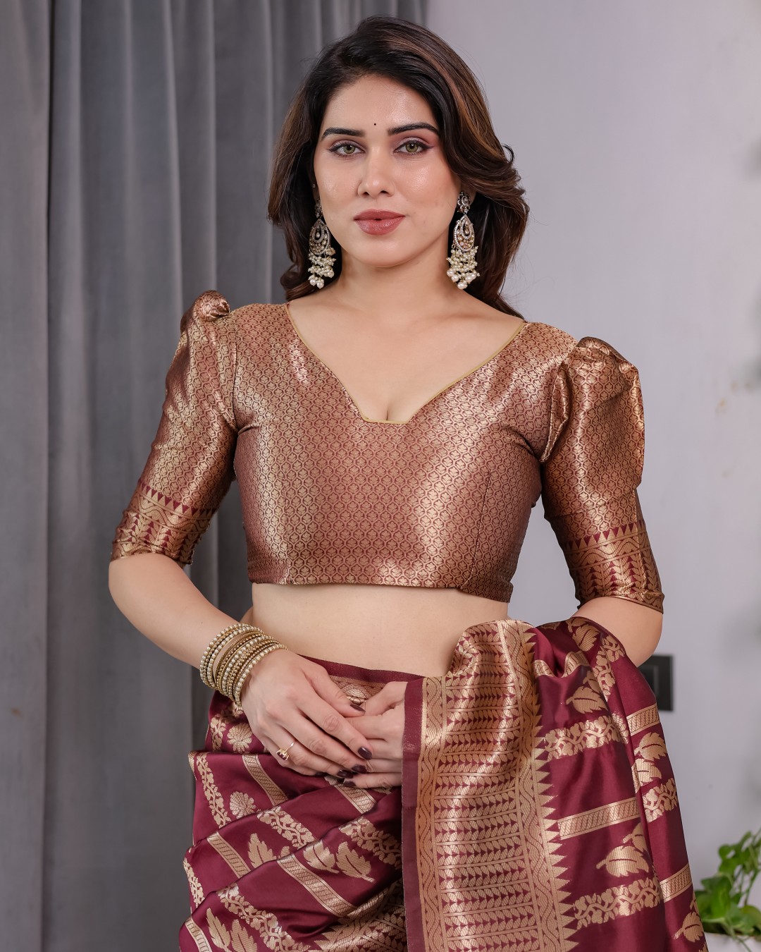 Pure Kanjivaram Silk Saree with Gold Striped Floral Pallu & Heavy Zari Border | 5.5m Saree + 0.8m Jacquard Blouse Piece(Pack of 1)