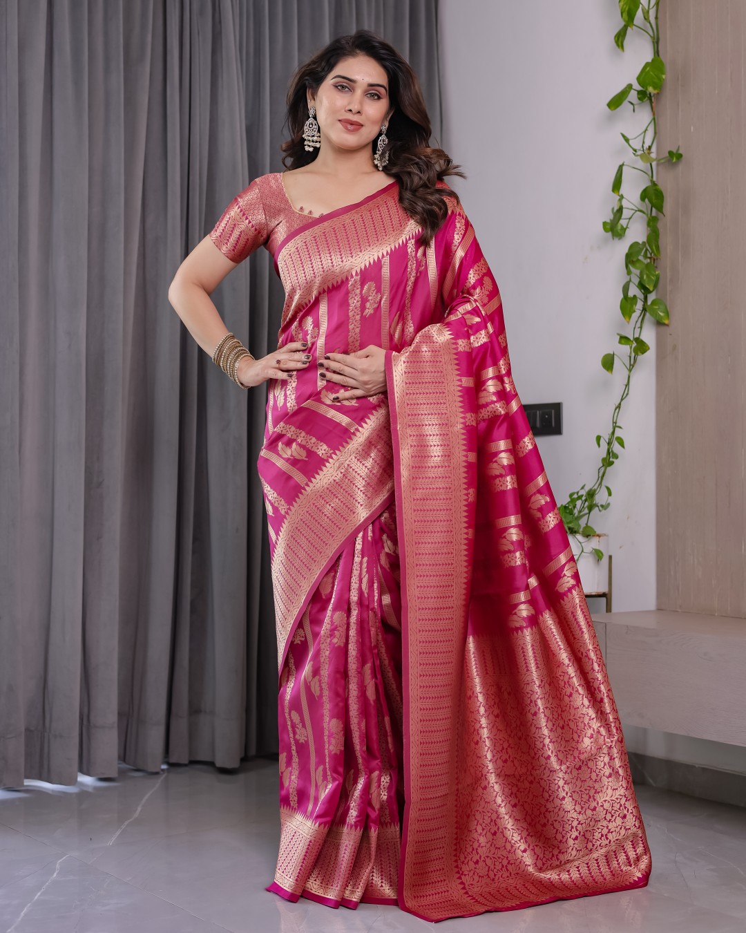 Pure Kanjivaram Silk Saree with Gold Striped Floral Pallu & Heavy Zari Border | 5.5m Saree + 0.8m Jacquard Blouse Piece(Pack of 1)