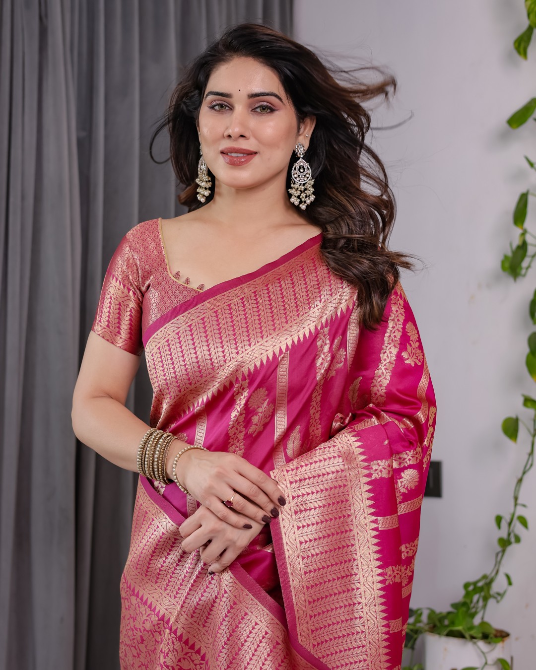 Pure Kanjivaram Silk Saree with Gold Striped Floral Pallu & Heavy Zari Border | 5.5m Saree + 0.8m Jacquard Blouse Piece(Pack of 1)