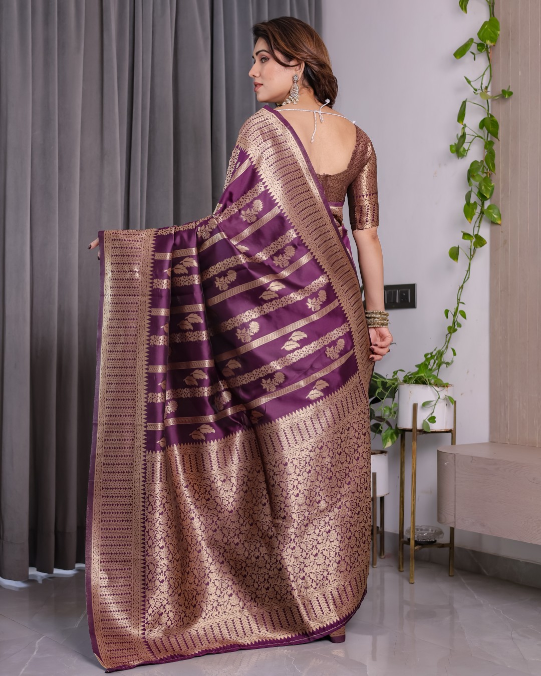 Pure Kanjivaram Silk Saree with Gold Striped Floral Pallu & Heavy Zari Border | 5.5m Saree + 0.8m Jacquard Blouse Piece(Pack of 1)