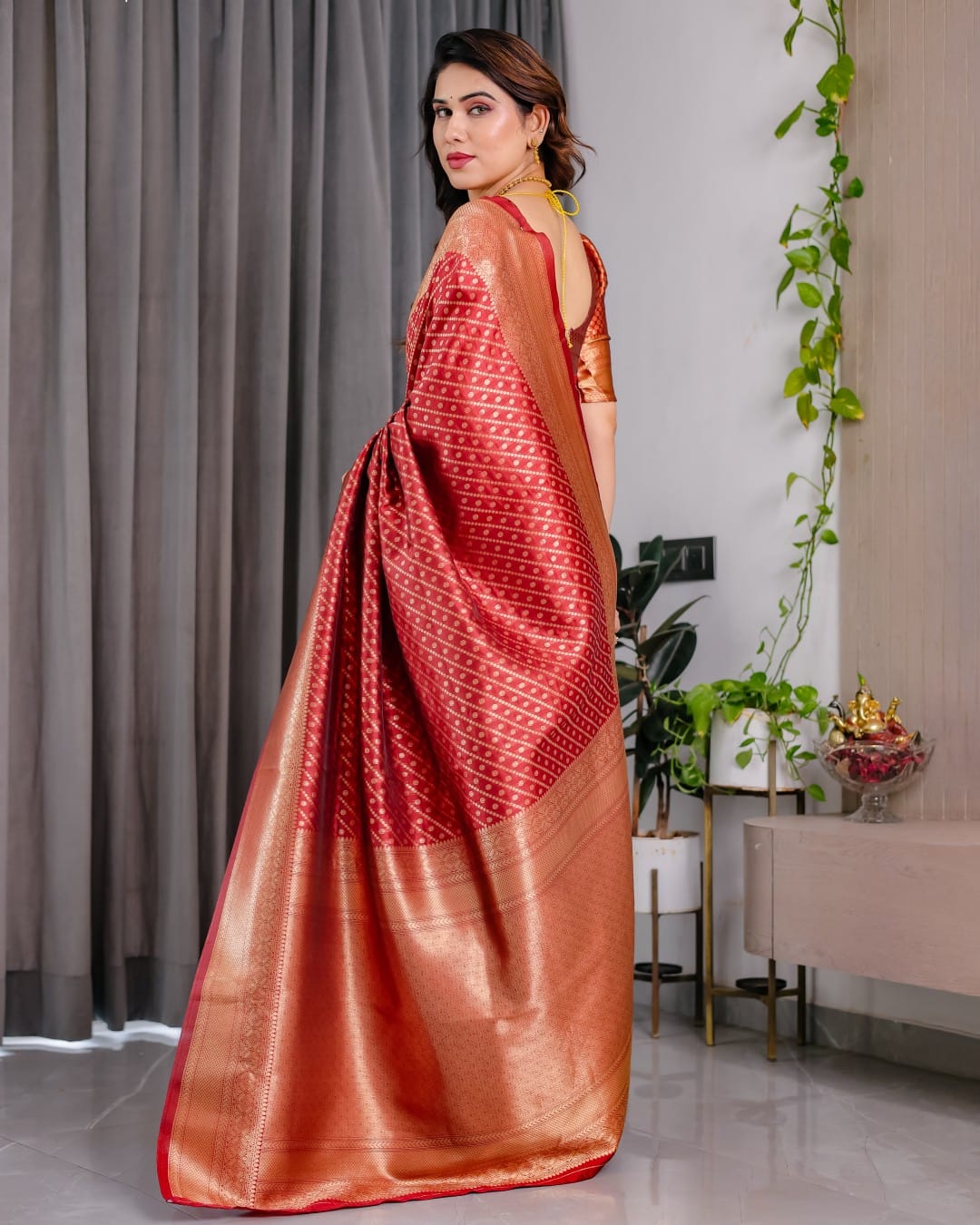 Pure Kanjivaram Silk Saree with Gold Zari Striped Floral Pallu & Broad Border | 5.5m Saree + 0.8m Jacquard Blouse Piece(Pack of 1)