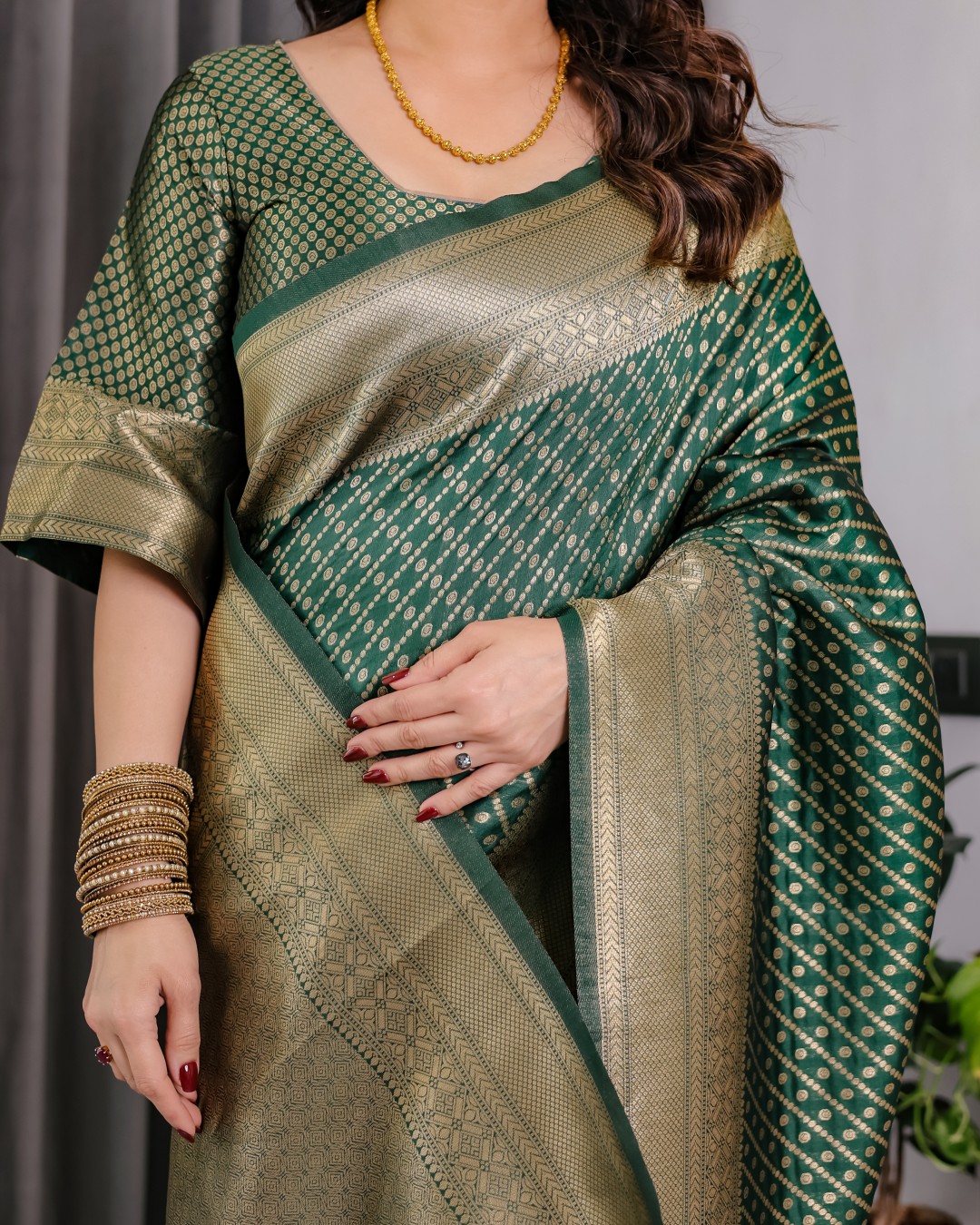 Pure Kanjivaram Silk Saree with Gold Zari Striped Floral Pallu & Broad Border | 5.5m Saree + 0.8m Jacquard Blouse Piece(Pack of 1)