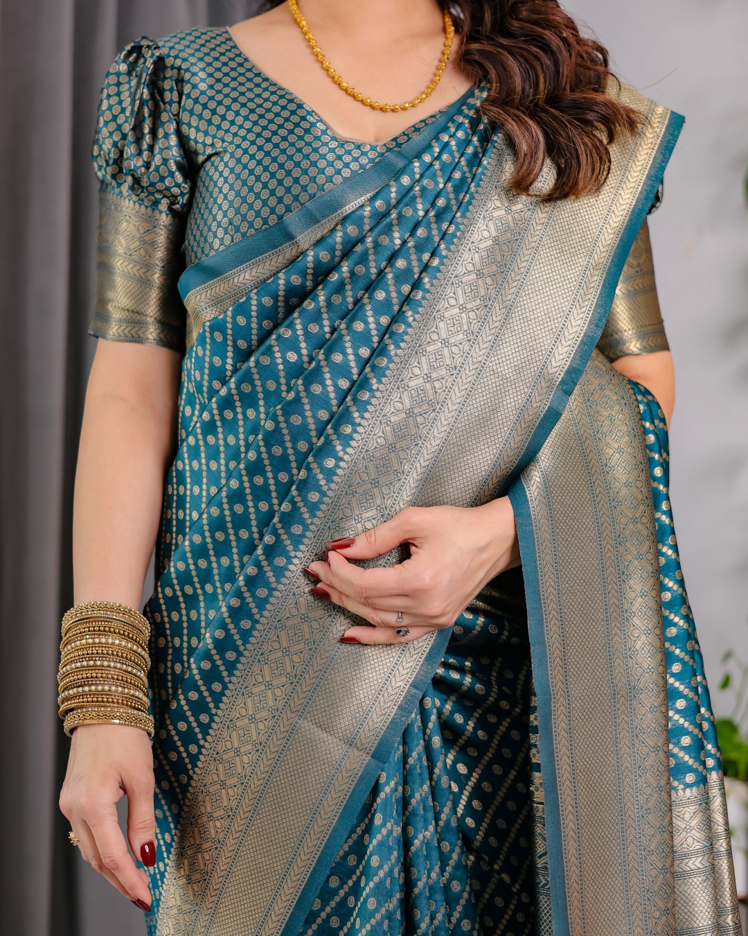 Pure Kanjivaram Silk Saree with Gold Zari Striped Floral Pallu & Broad Border | 5.5m Saree + 0.8m Jacquard Blouse Piece(Pack of 1)