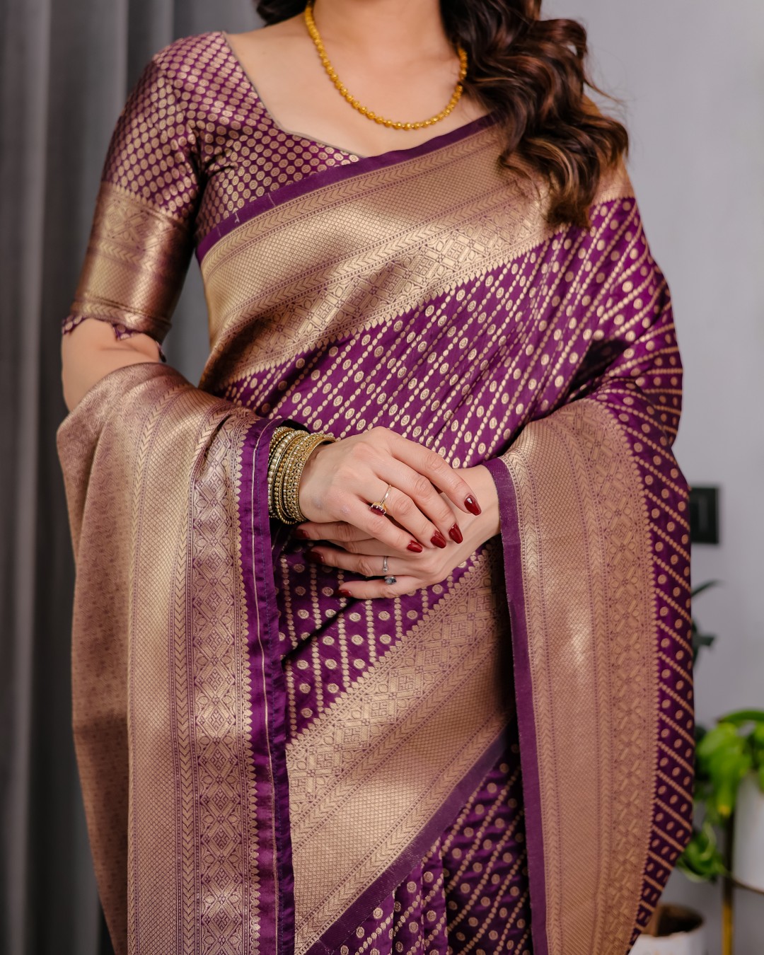 Pure Kanjivaram Silk Saree with Gold Zari Striped Floral Pallu & Broad Border | 5.5m Saree + 0.8m Jacquard Blouse Piece(Pack of 1)