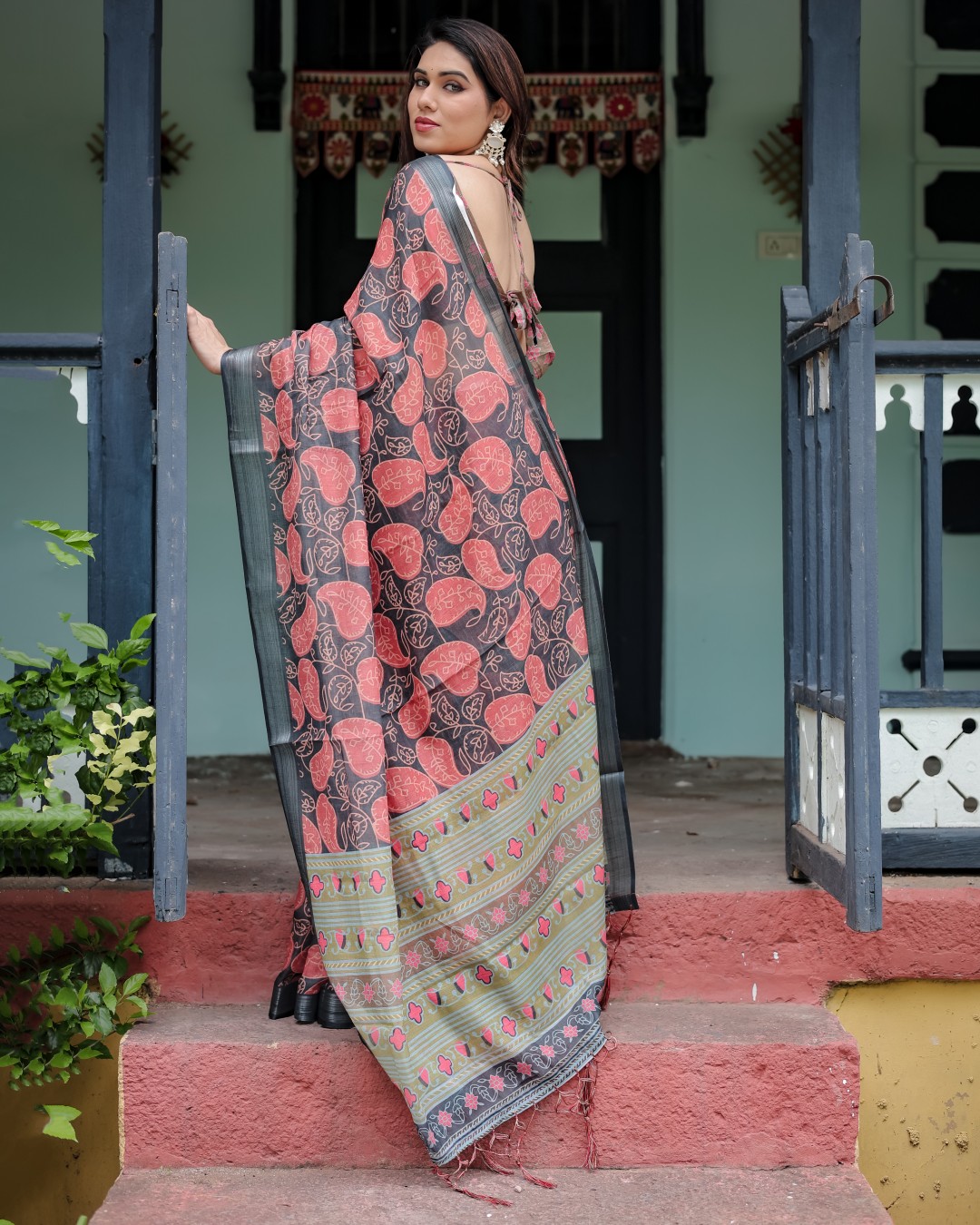 Pure Cotton Linen Saree with Leafy Paisley Print, Blouse, and Tassel Detailing(Pack of 1)