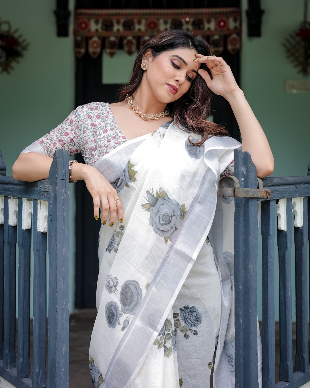 Pure Cotton Linen Saree with Leafy Paisley Print, Blouse, and Tassel Detailing(Pack of 1)