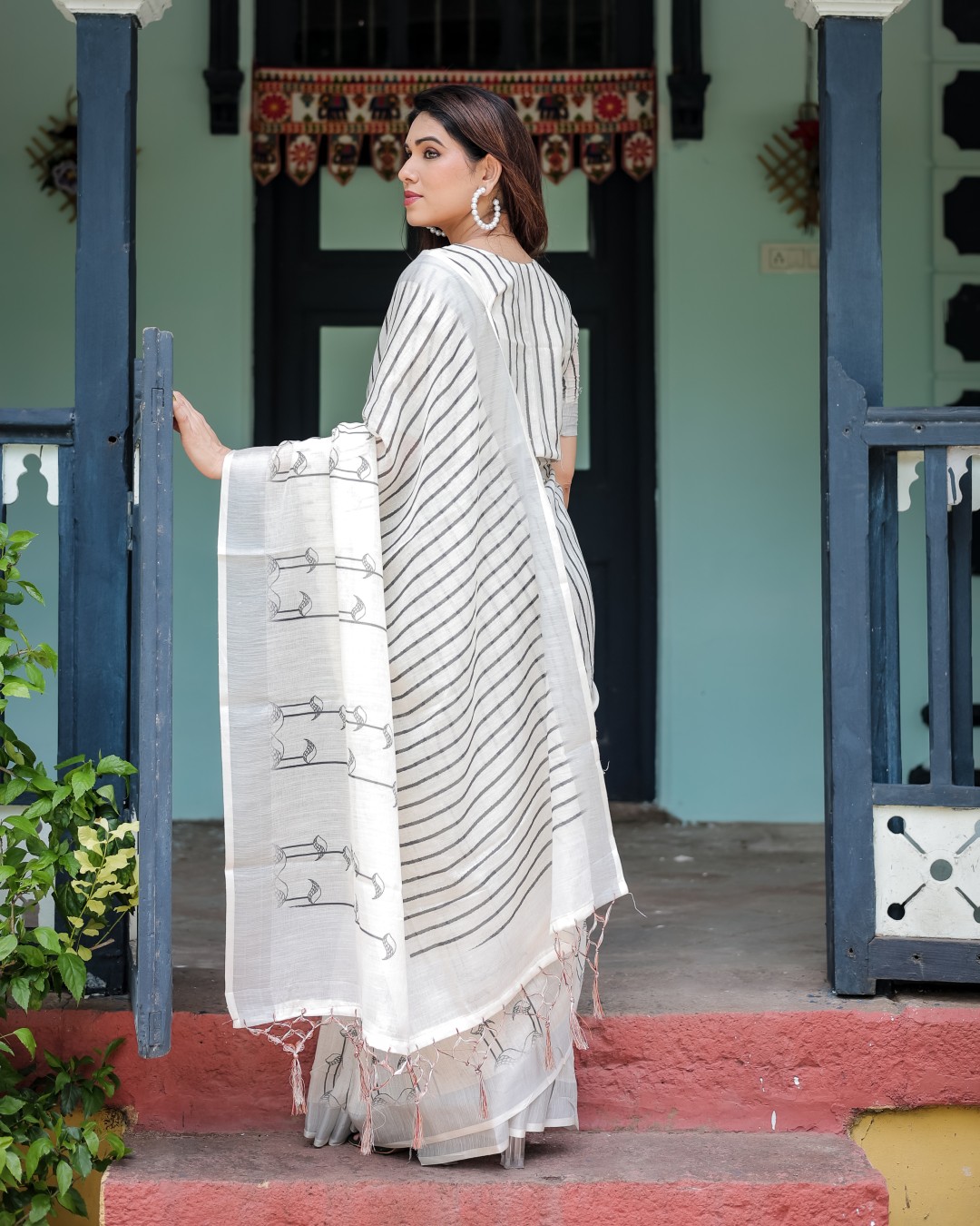 Pure Cotton Linen Saree with Pink and White Ikat Design, Blouse, and Tassel Detailing (Pack of 1)