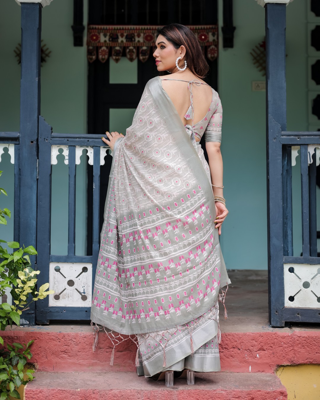 Pure Cotton Linen Saree with Pink and White Ikat Design, Blouse, and Tassel Detailing (Pack of 1)