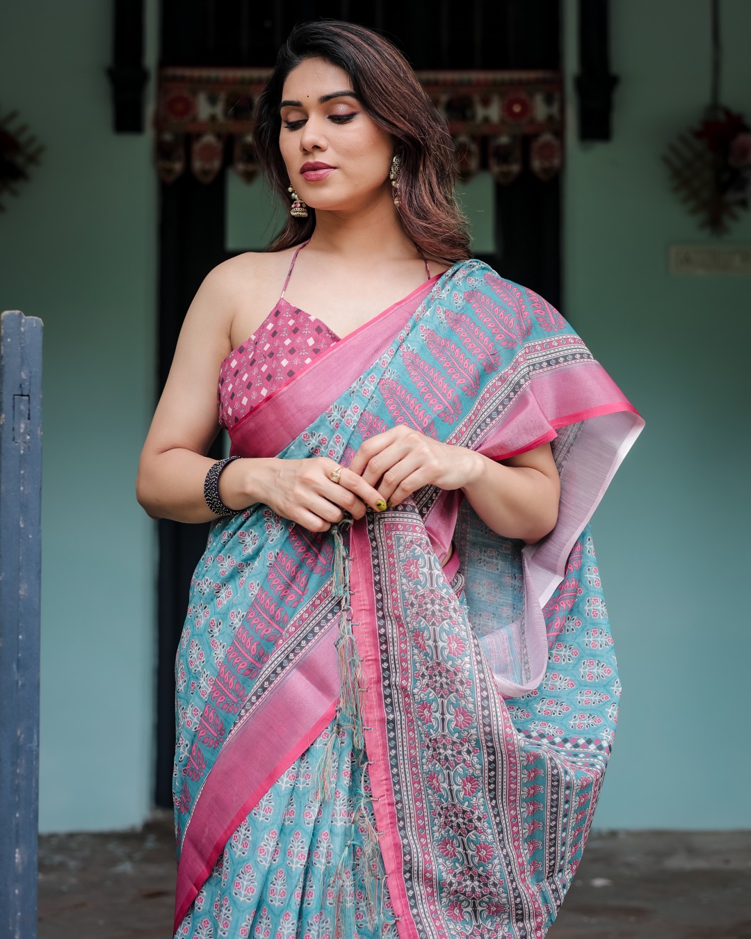 Pure Cotton Linen Saree with Pink Border, Floral Motifs, and Tassel Detaili(Pack of 1)
