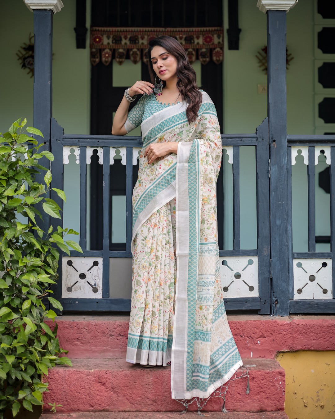 Elegant Floral Printed Pure Cotton Linen Saree in Ivory with Teal Border and Blouse, Tassels on Edges (Pack of 1)