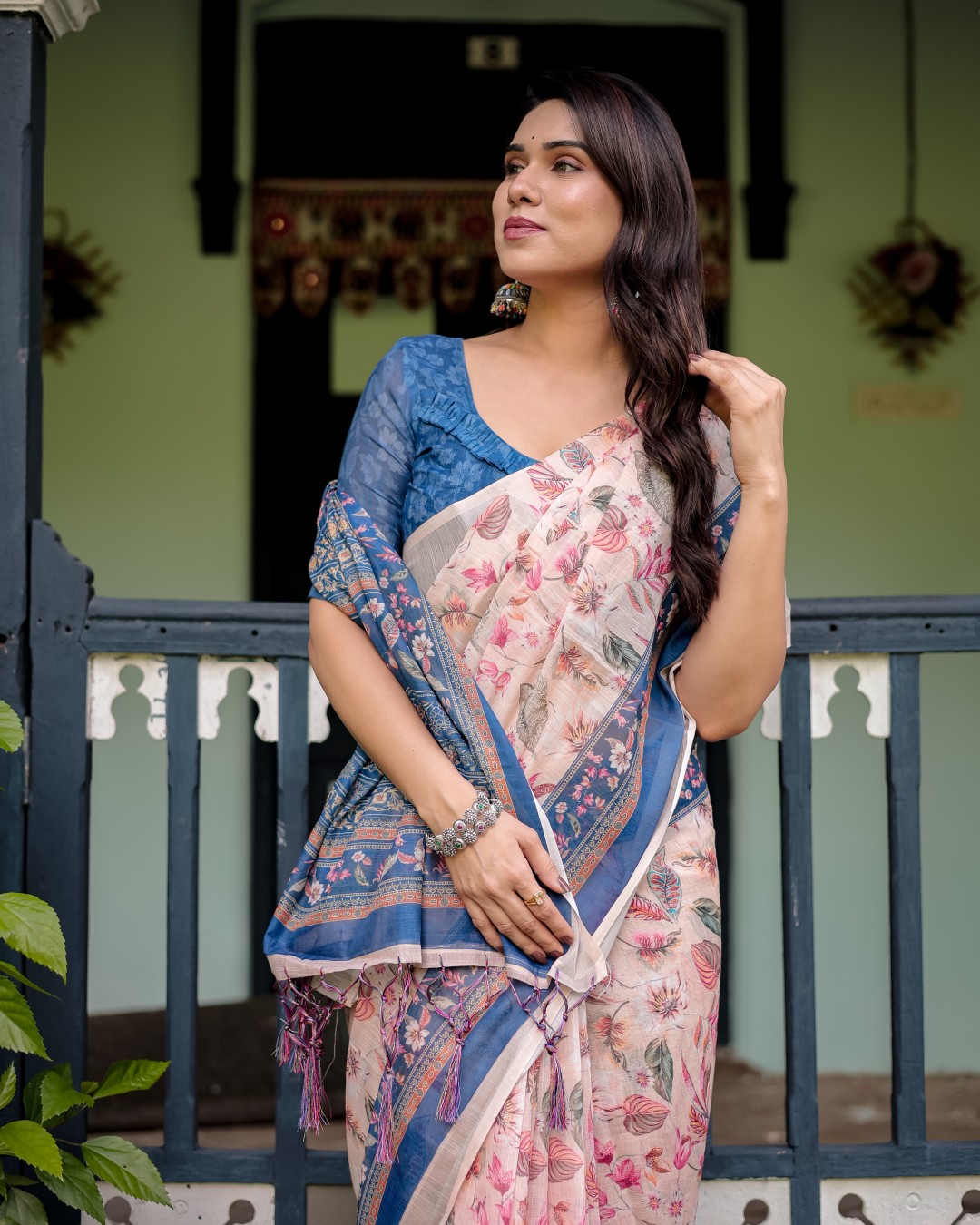 Elegant Floral Printed Pure Cotton Linen Saree in Ivory with Teal Border and Blouse, Tassels on Edges (Pack of 1)