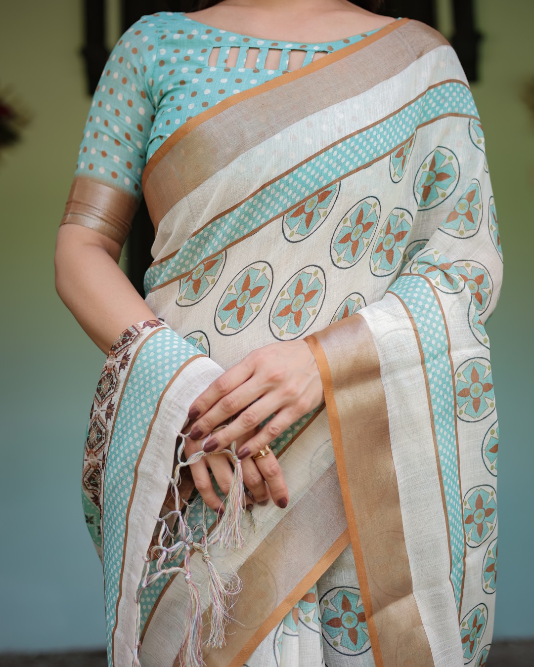 Elegant Floral Print Pure Cotton Linen Saree in Ivory with Multi-Color Florals and Tassels(Pack of 1)