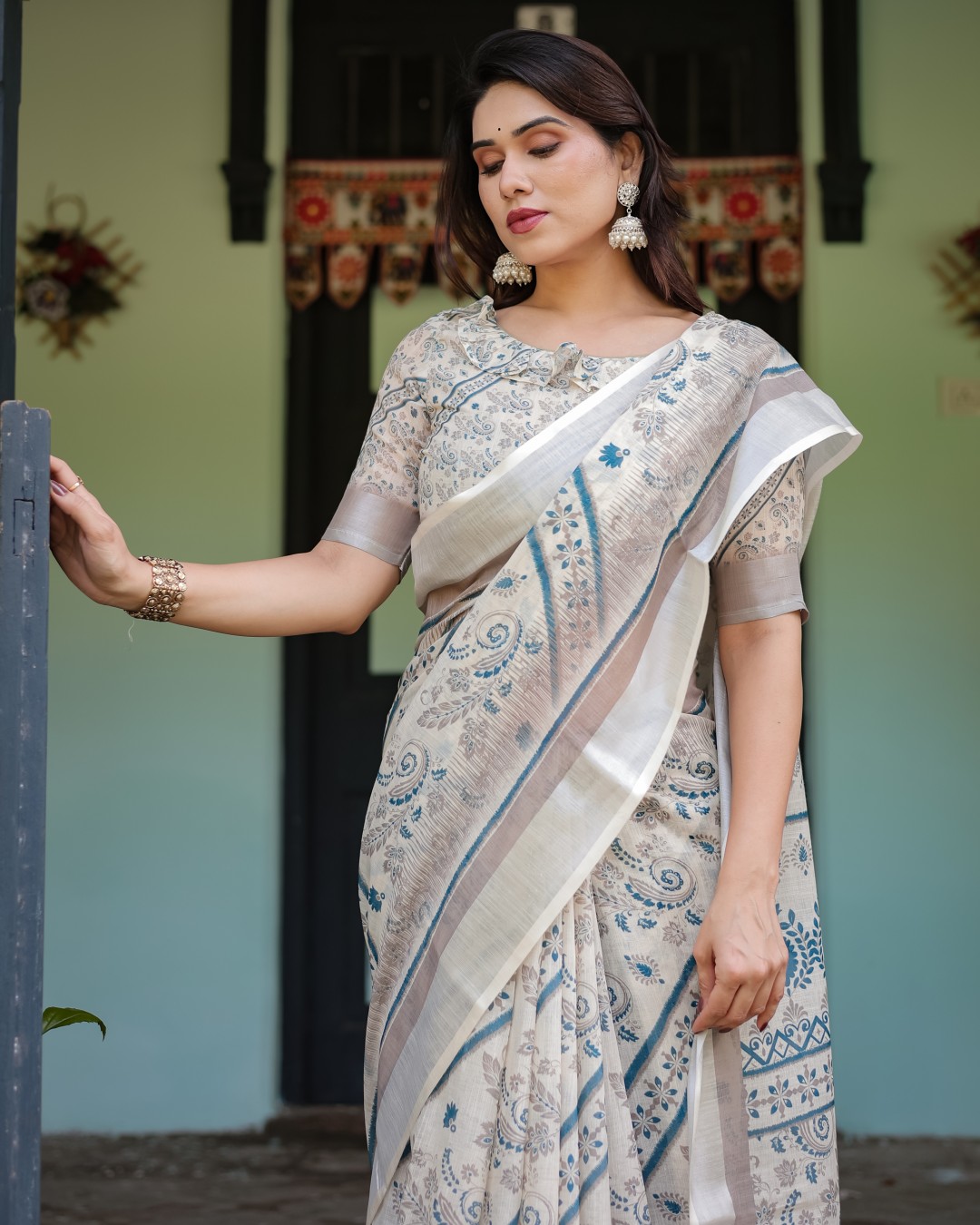 Elegant Floral Print Pure Cotton Linen Saree in Ivory with Multi-Color Florals and Tassels(Pack of 1)