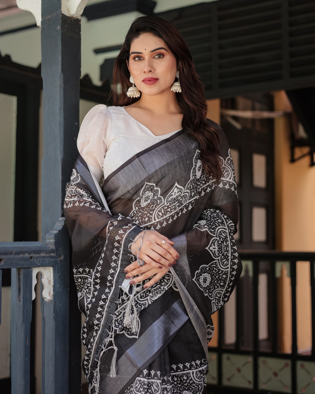 Pure Cotton Linen Saree with Intricate Geometric Pattern and Tassels on Edges(Pack of 1)