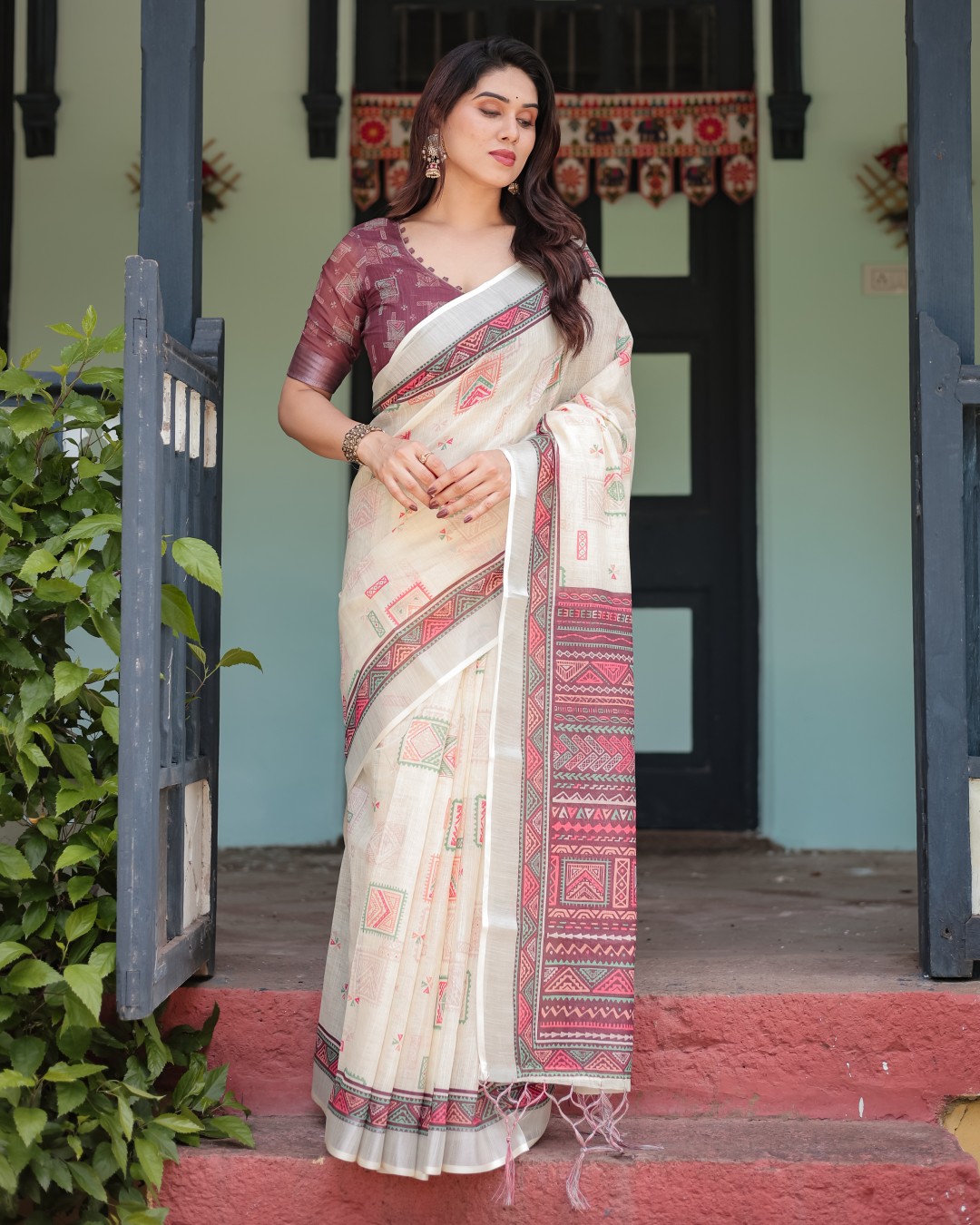 Pure Cotton Linen Saree with Intricate Geometric Pattern and Tassels on Edges(Pack of 1)