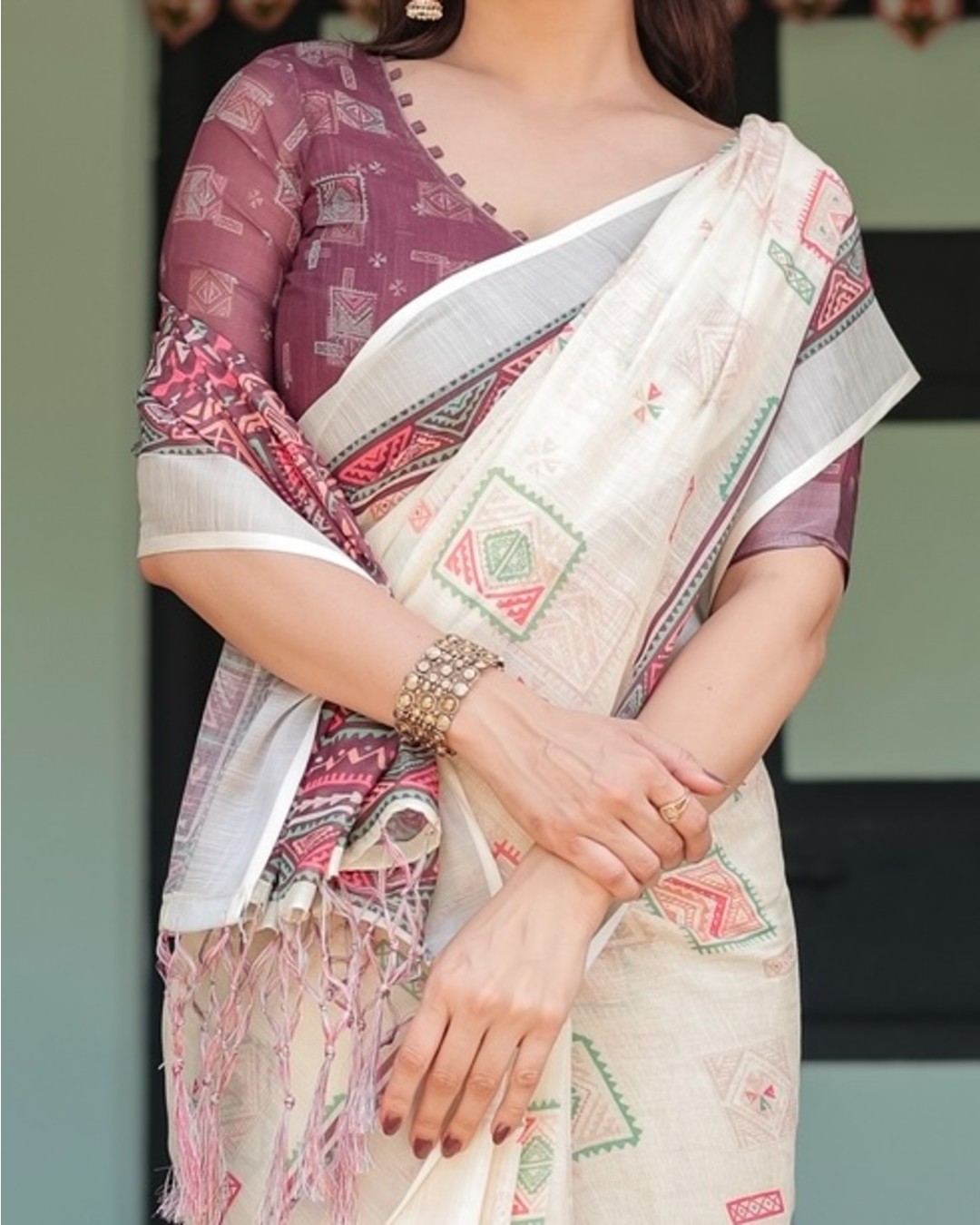 Pure Cotton Linen Saree with Intricate Geometric Pattern and Tassels on Edges(Pack of 1)