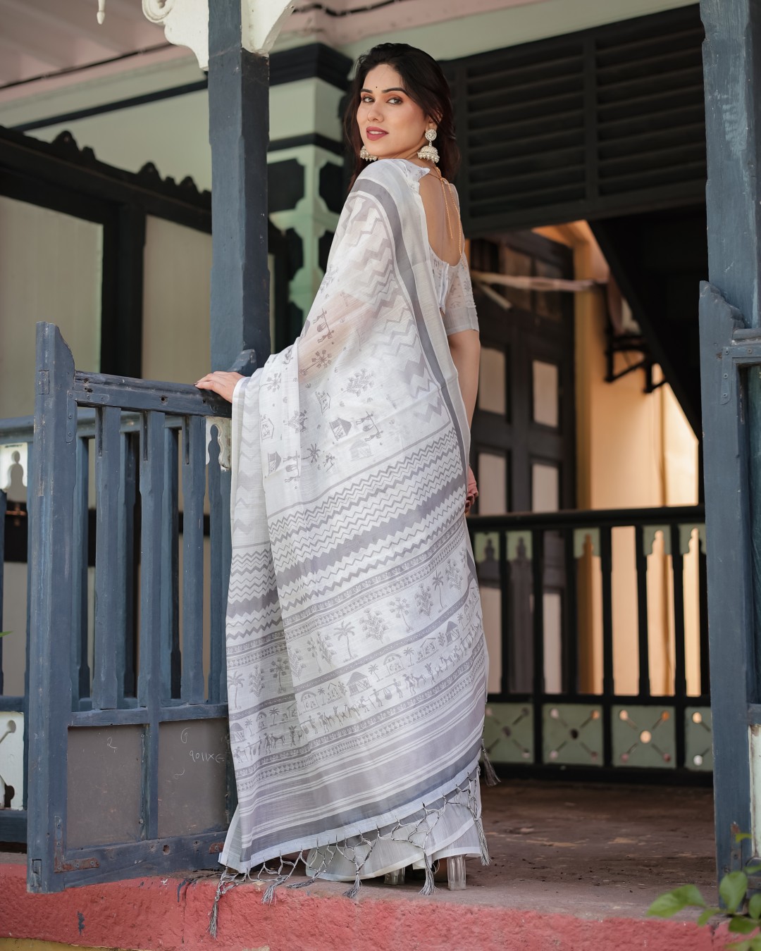 Pure Cotton Linen Saree with Intricate Grey and White Pattern, Complete with Blouse and Tassels(Pack of 1)