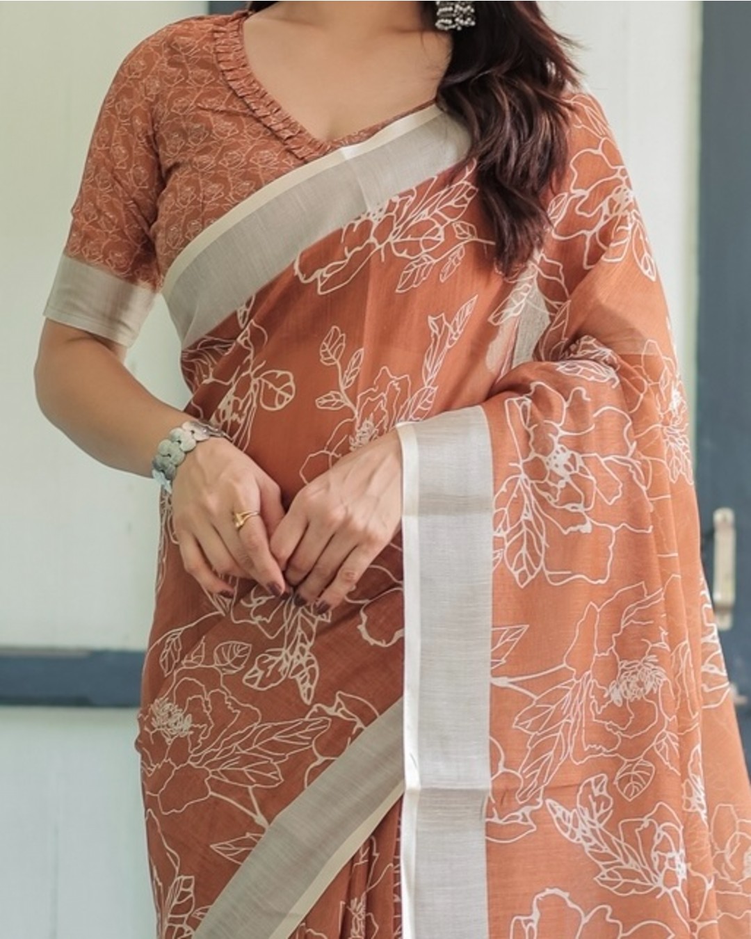 Pure Cotton Linen Saree with Intricate Grey and White Pattern, Complete with Blouse and Tassels(Pack of 1)