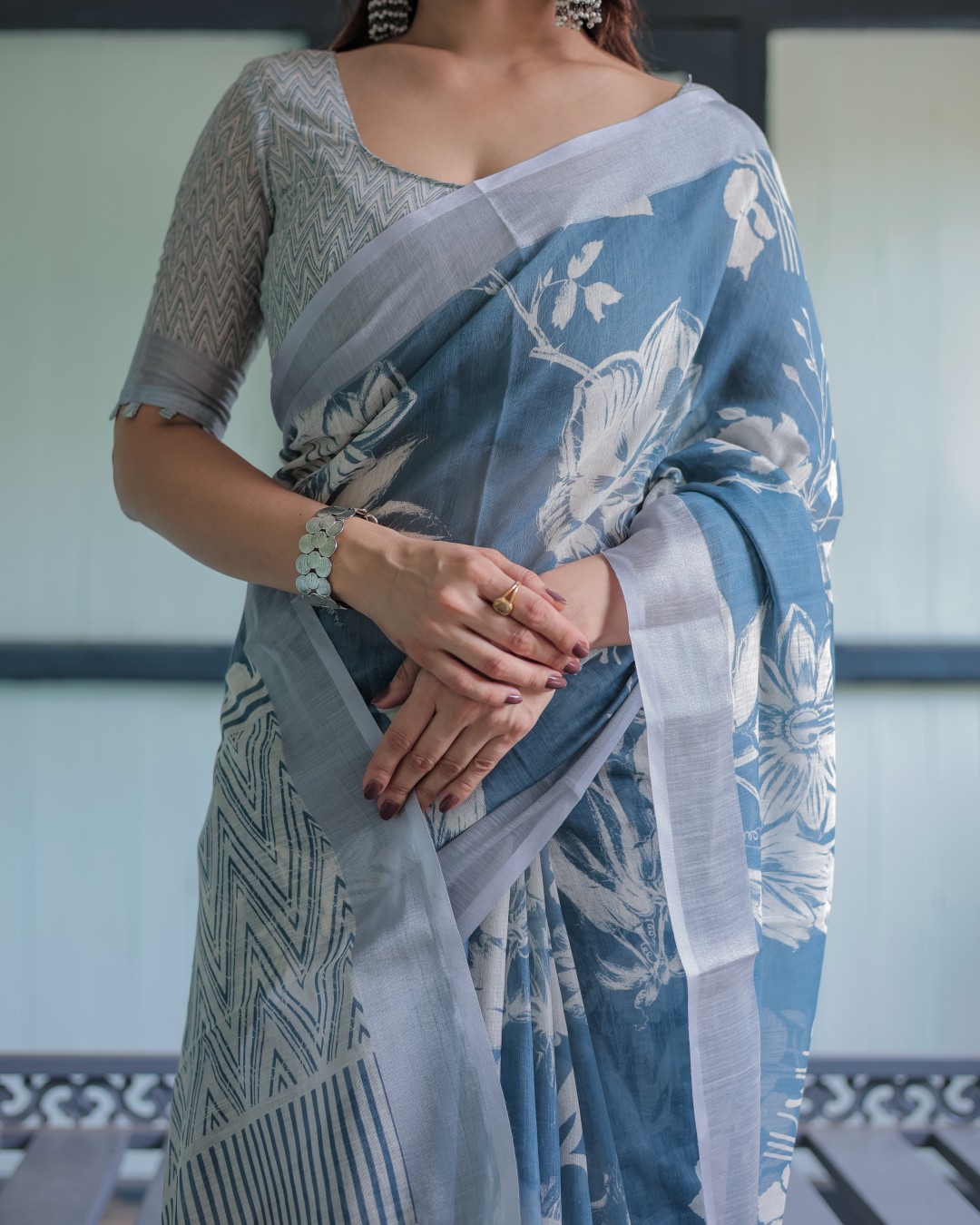 Pure Cotton Linen Saree with Intricate Grey and White Pattern, Complete with Blouse and Tassels(Pack of 1)