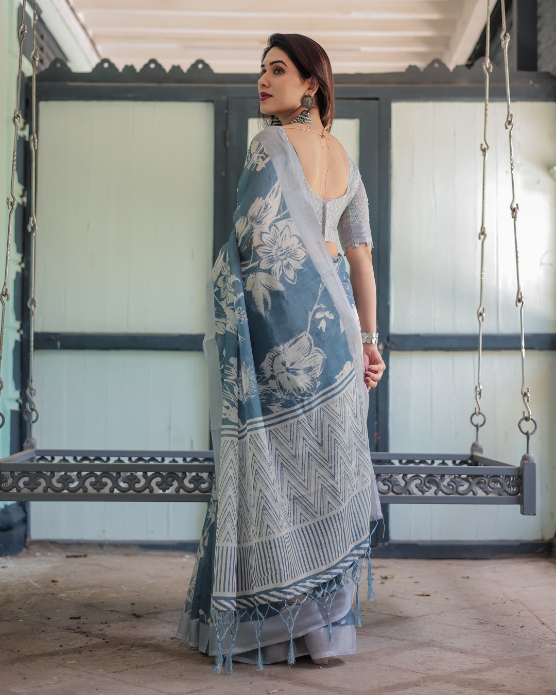 Pure Cotton Linen Saree with Intricate Grey and White Pattern, Complete with Blouse and Tassels(Pack of 1)