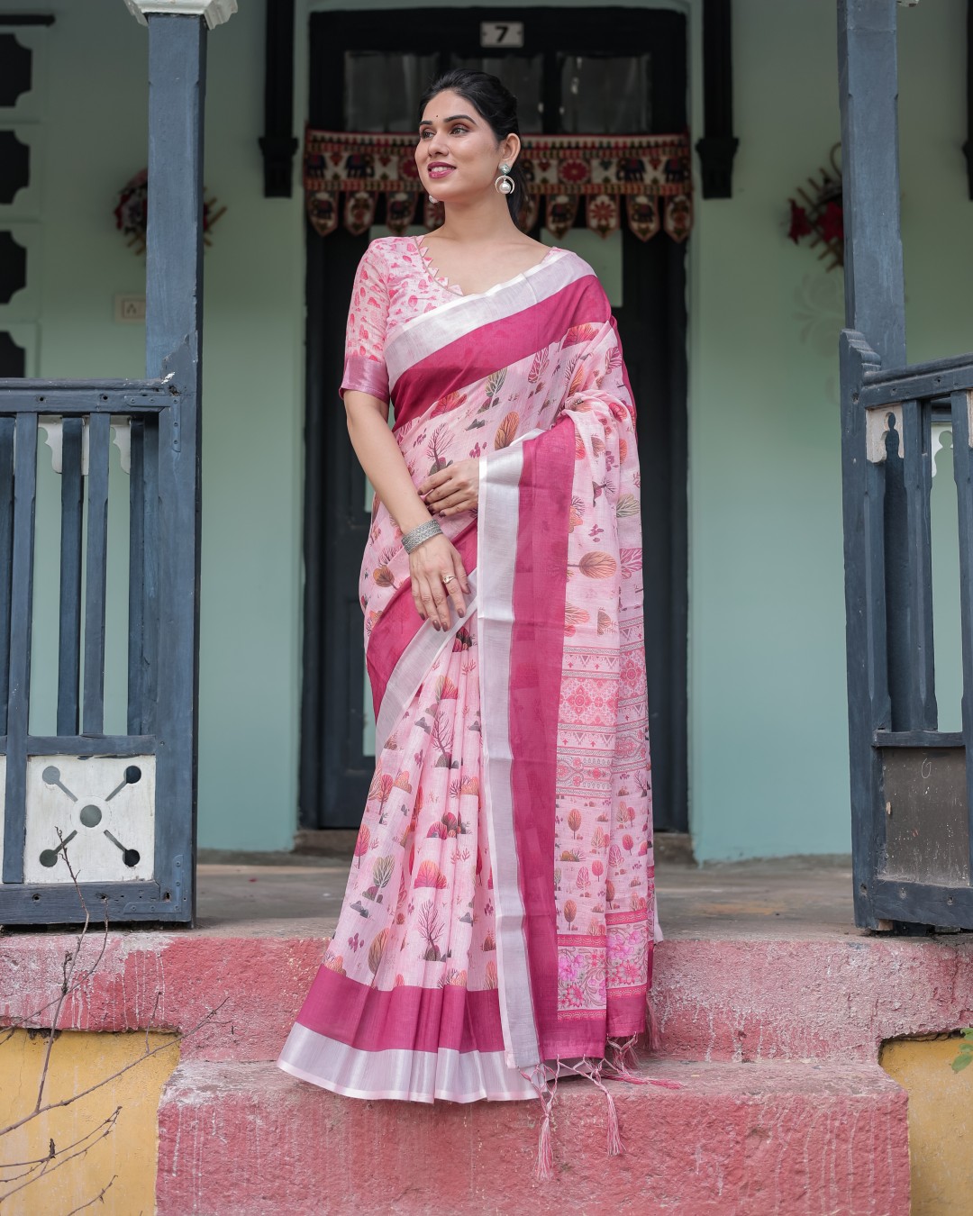 Geometric & Floral Print Pure Cotton Linen Saree with Blouse and Tassels(Pack of 1)