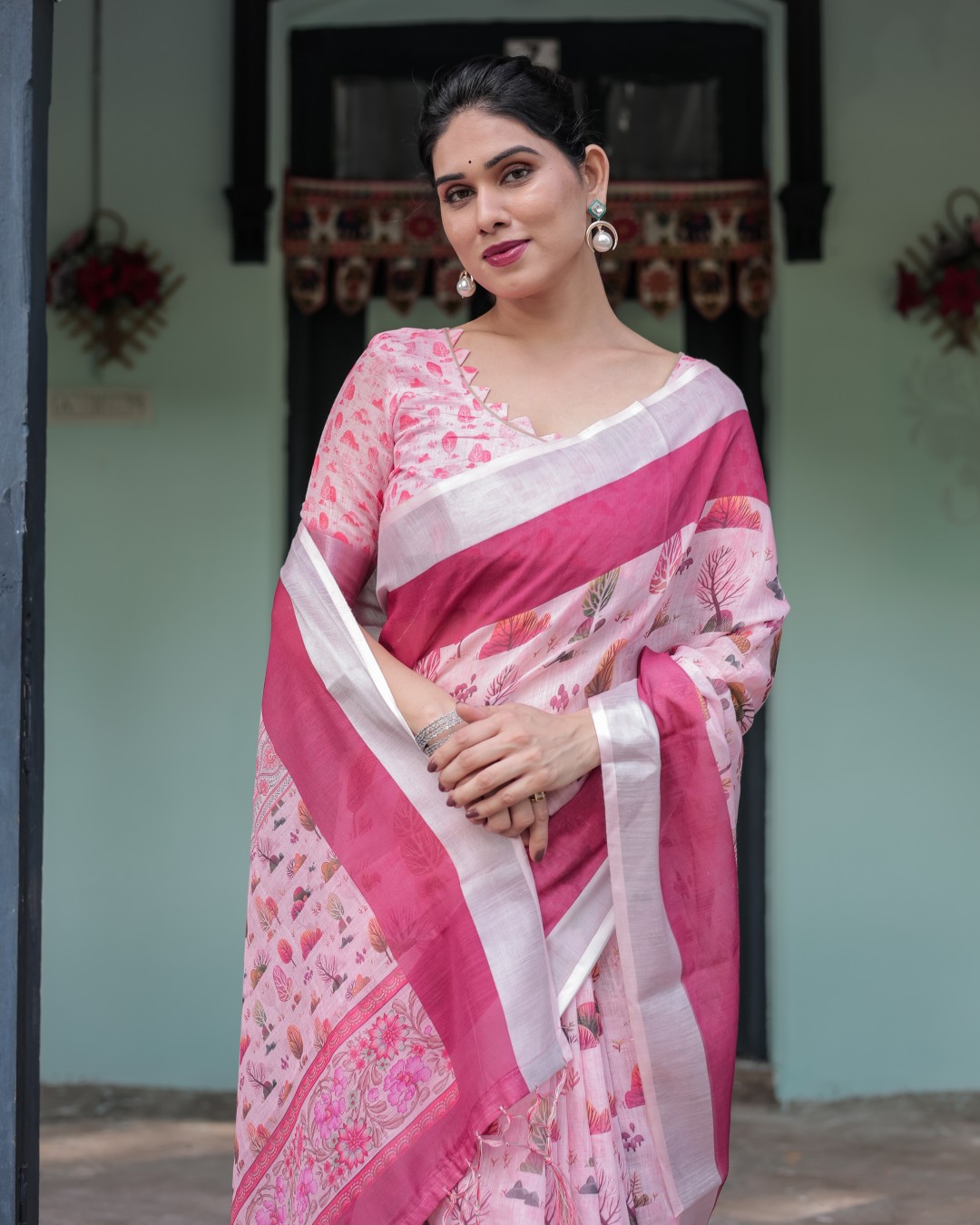 Geometric & Floral Print Pure Cotton Linen Saree with Blouse and Tassels(Pack of 1)