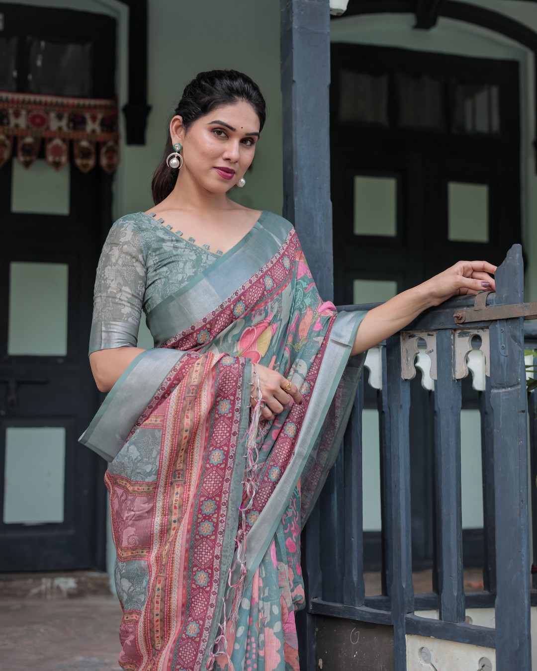 Geometric & Floral Print Pure Cotton Linen Saree with Blouse and Tassels(Pack of 1)