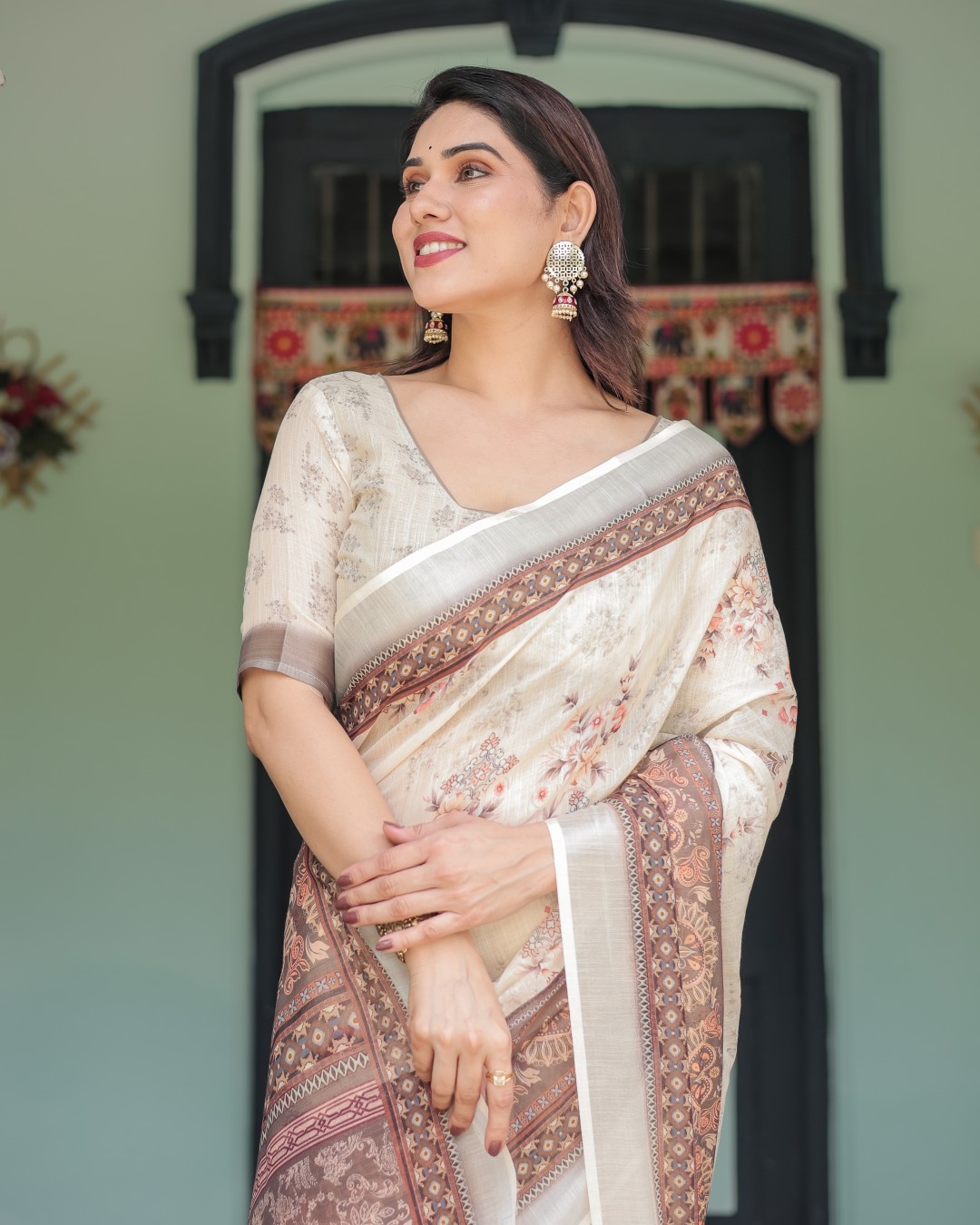 Pure Cotton Linen Saree with Floral and Foliage Prints, Contrast Border, and Tassels(Pack of 1)
